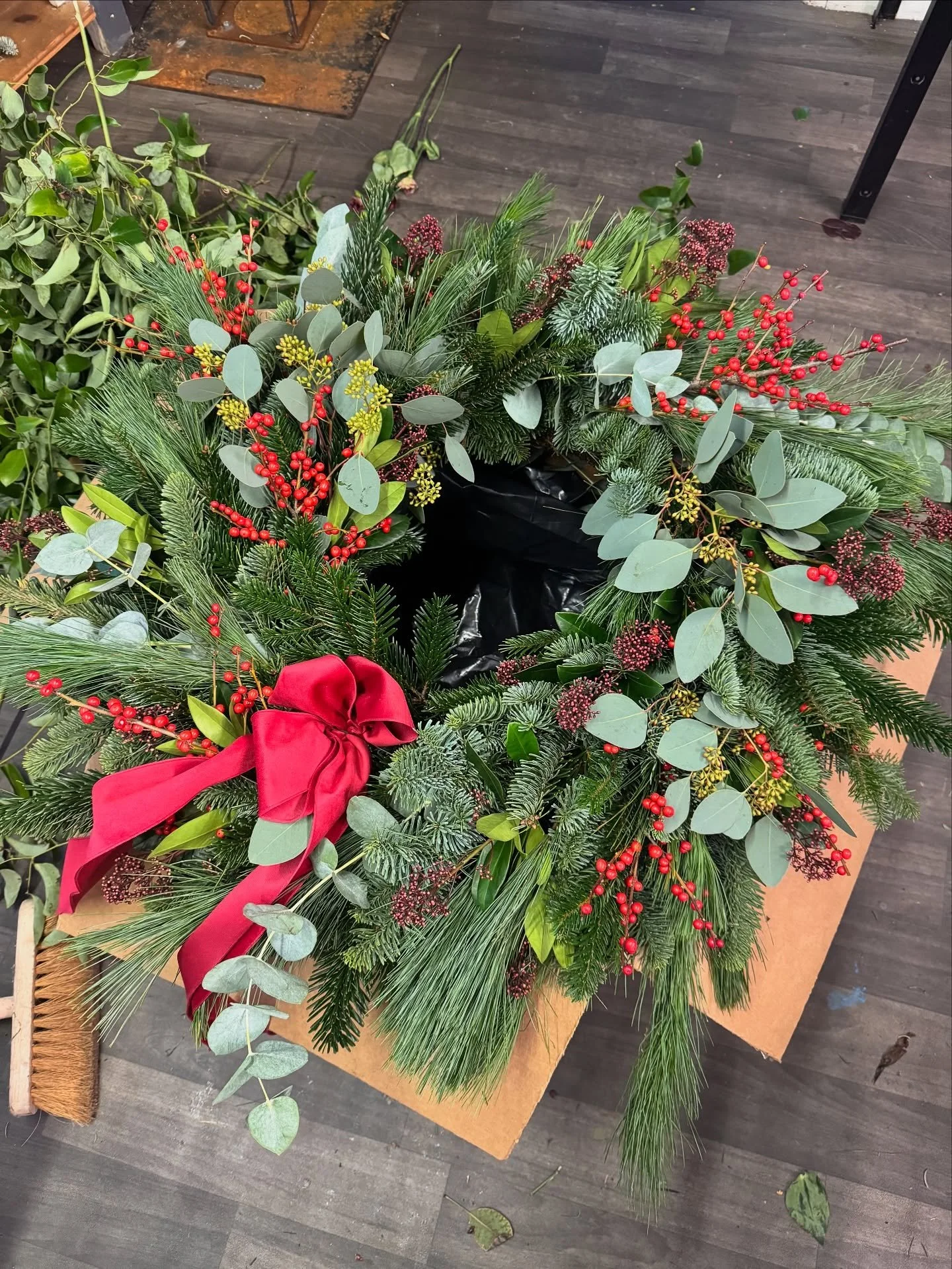 Wreaths too big for my boxes 🤷🏻&zwj;♀️❤️😍