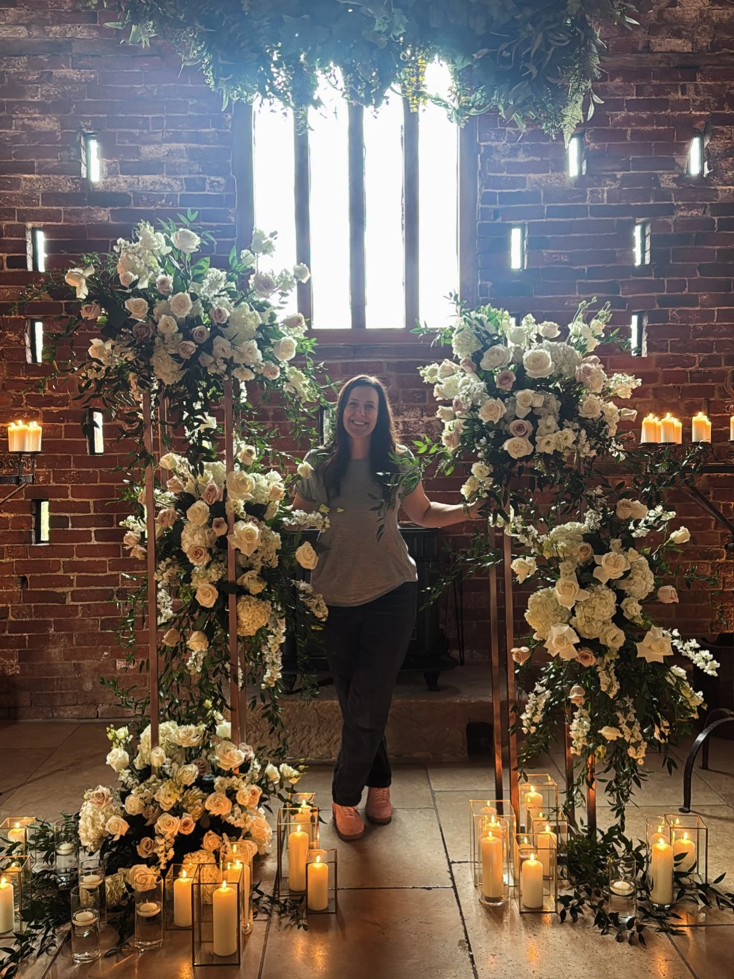 Happy Sunday! Looking forward to a chilled day ahead of our final class of 2025 creating gorgeous table centrepieces and completing our final orders, before our final epic wedding of the year at @whistlebarnsvenue to end an amazing year of stunning w