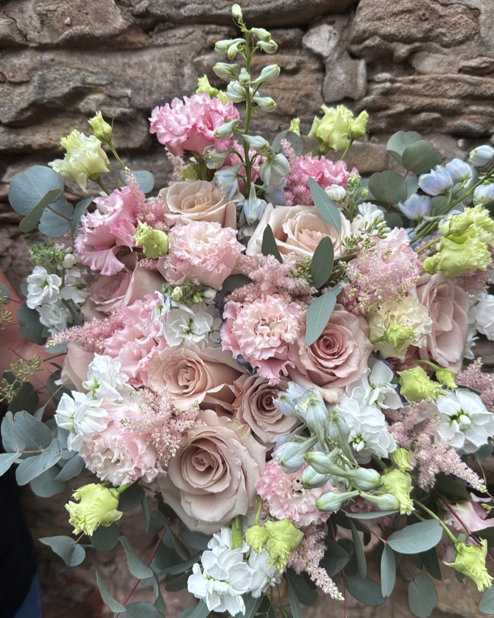 🌸🌸🌸Important update!🌸🌸🌸
Our pop up shop at @hygieiaandco the flowers are selling before we have even made them 😅which is incredible and I&rsquo;m truly grateful, we have just dropped a few more pick up bunches but hoping to have more available