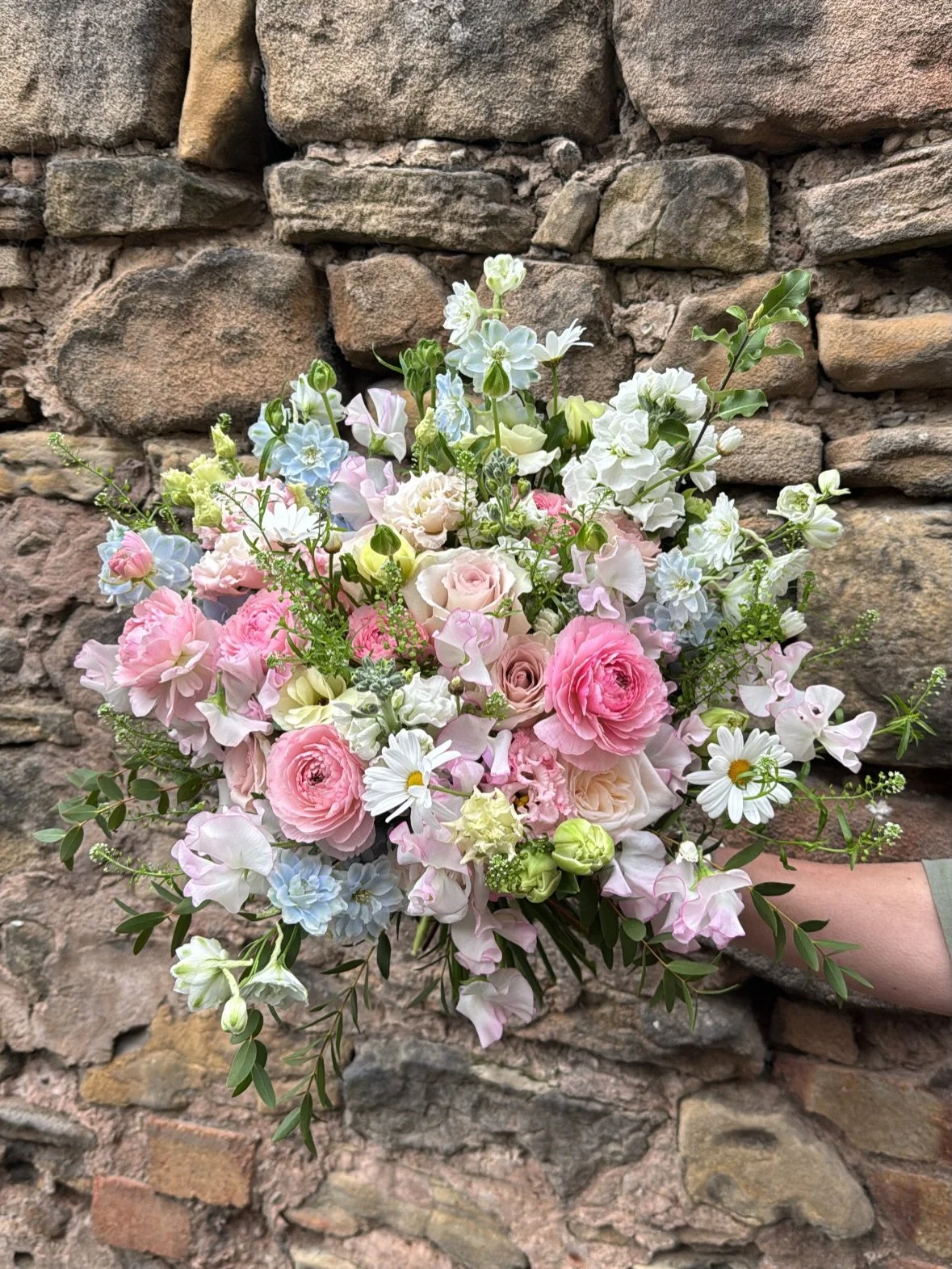 Pretty pastels have been a firm favourite these last few weeks and we love it! Another gorgeous combo tomorrow to share with you 😍😍😍