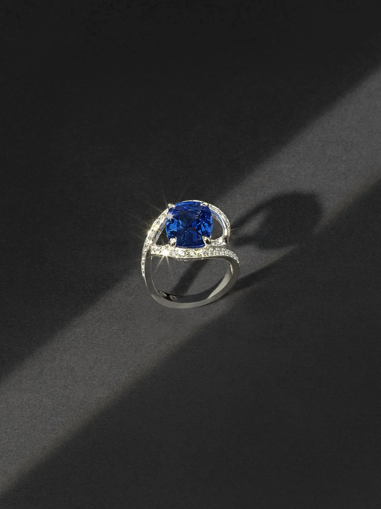 BAGUE SAPHIR BLEU NM_0015_0016_2_4_7AK.jpg