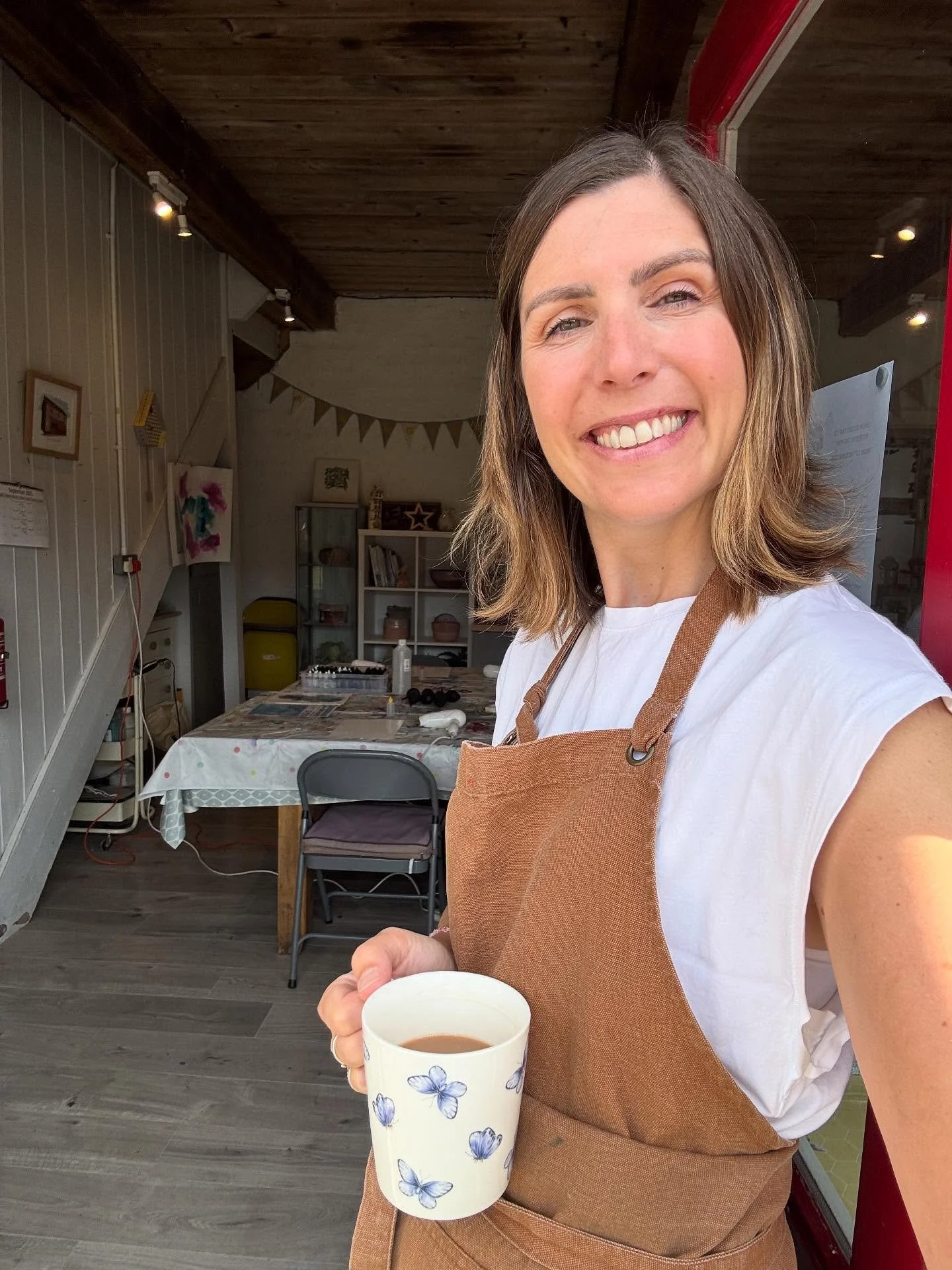 H E L L O to my new followers!  It&rsquo;s been a while since I introduced myself, I&rsquo;m Kirsty and I&rsquo;m a freelance artist and teacher. I&rsquo;ve been freelance for seven years and it&rsquo;s a great fit for me as I love the freedom and va