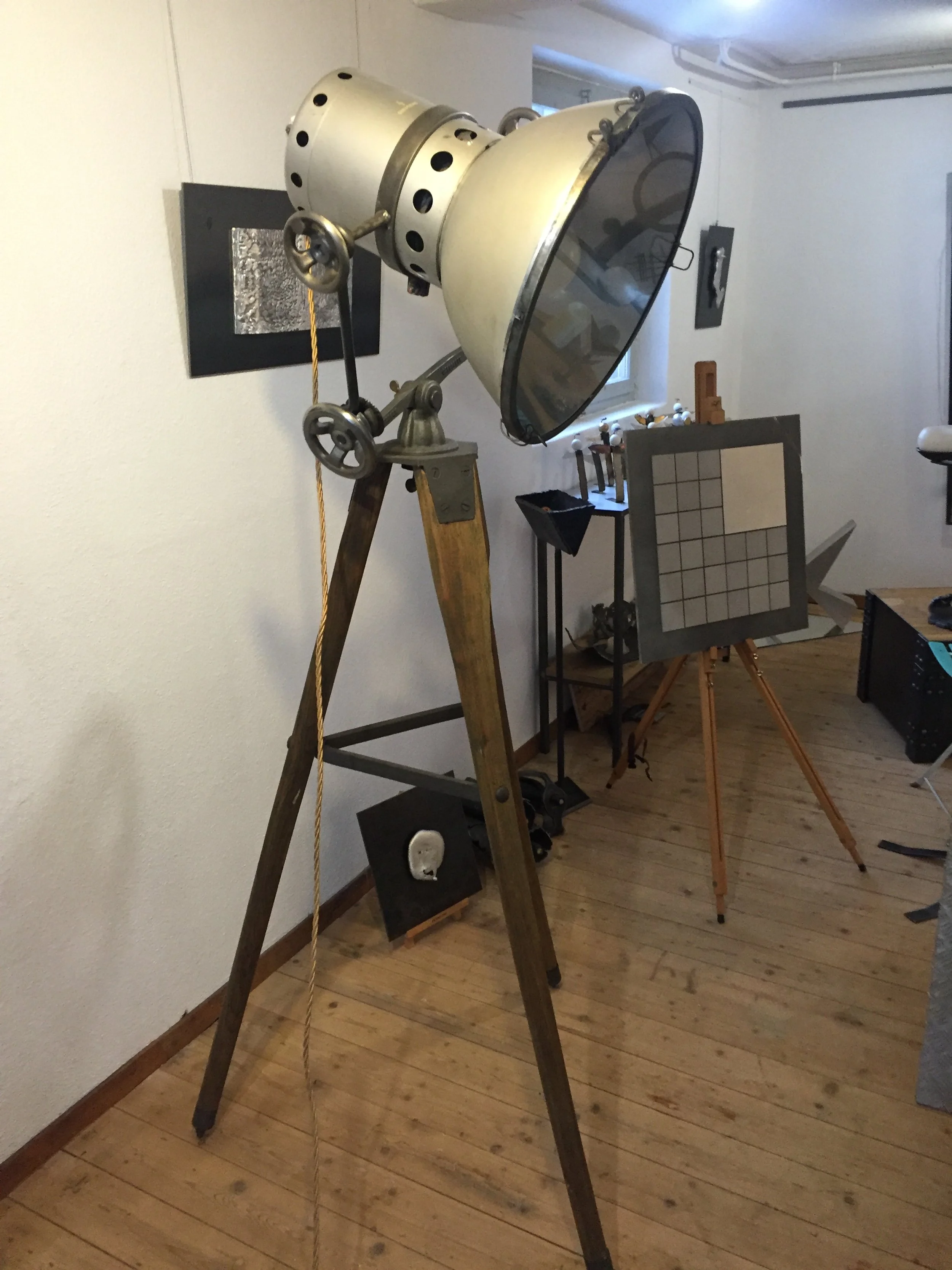 Lampe als Symbiose Stativ von SIG und Fabr.Lampe der Spinnerei Freienstein
90x90x190cm