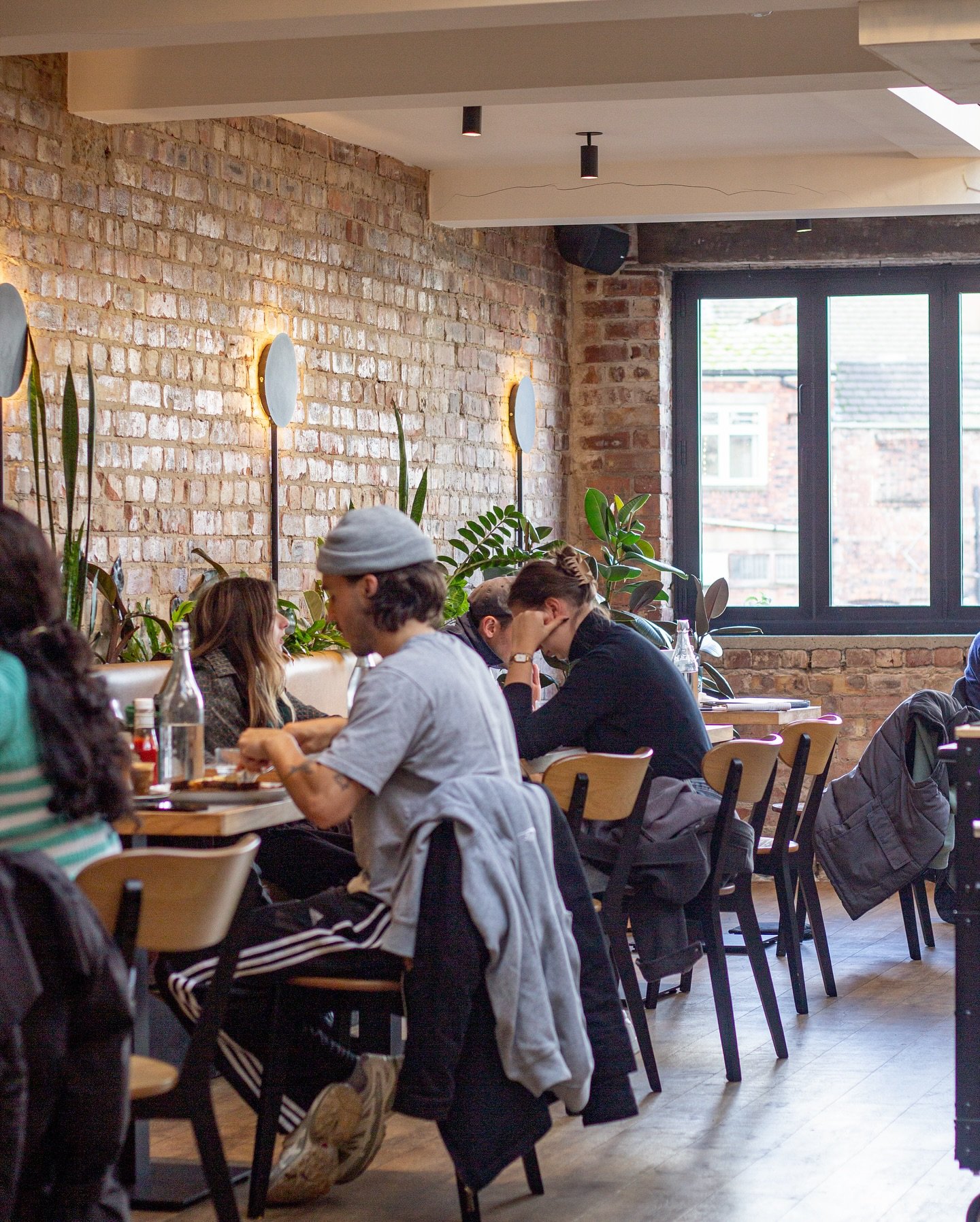 Get that Friday Feelin&rsquo; at Hardy&rsquo;s 💃🏻 

The end of the week has finally arrived + that means you deserve to treat yourself with delicious brunch, brews + bakes! ❤️ 

Serving up all your Hardy&rsquo;s favourites, alongside all the classi