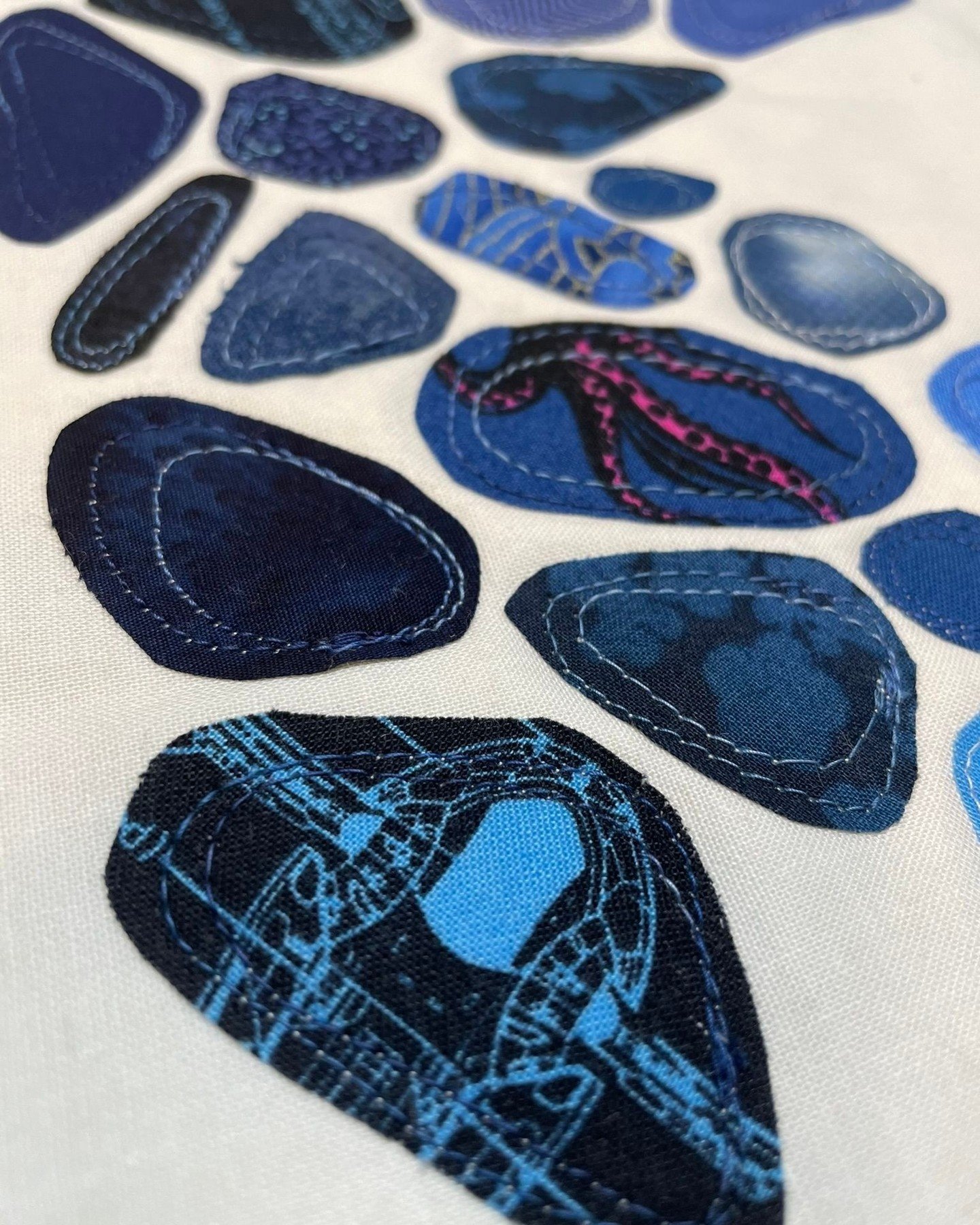 Just in time for Mother's Day (I can ship Priority) - a handful of mini seaglass quilts, ready to hang and bring some color to any space!⁣
From a distance, these minis tell a color story: shade, hue, value. Up close, treasures emerge...tentacles...fl