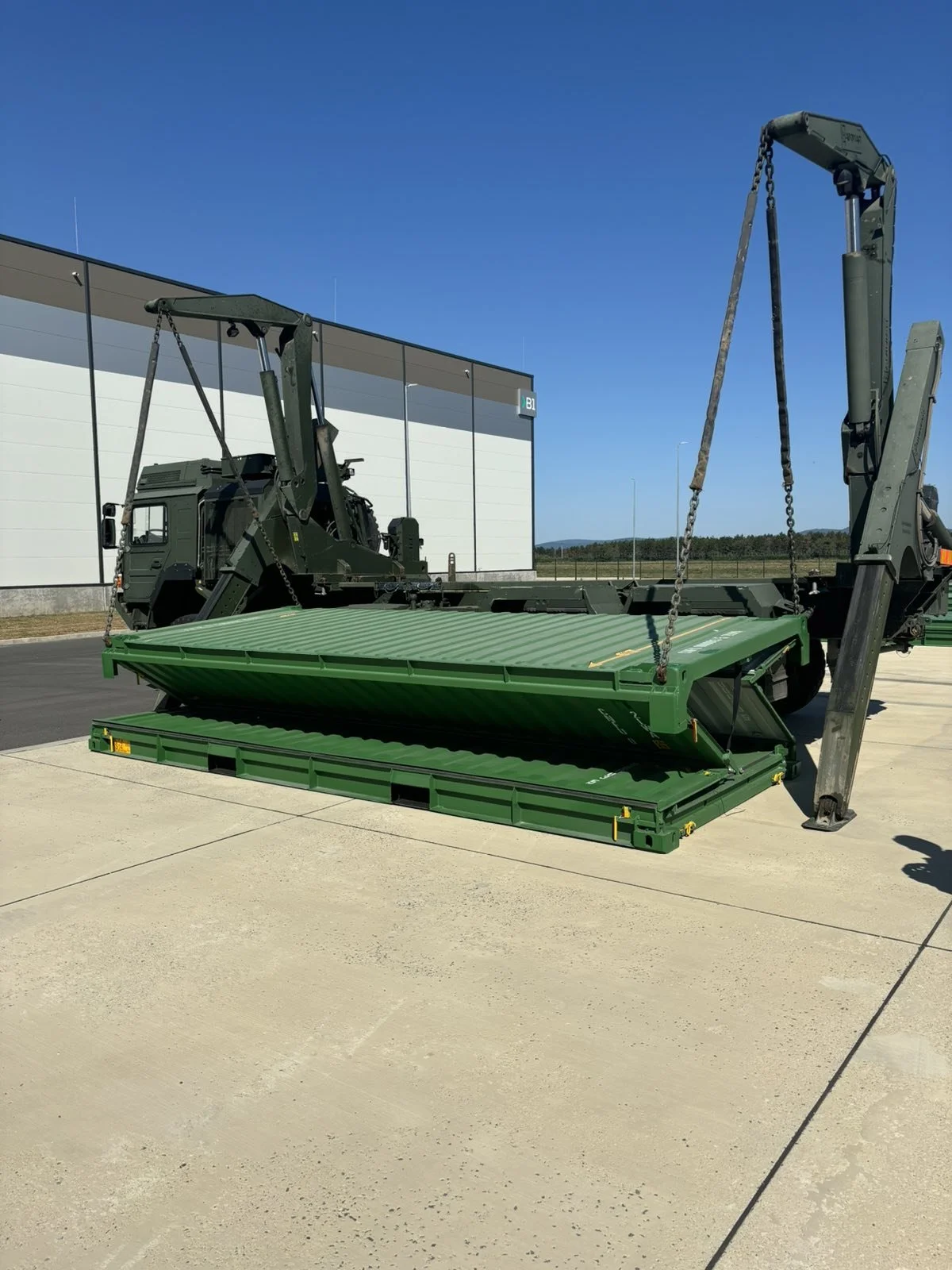 truck unfolding container