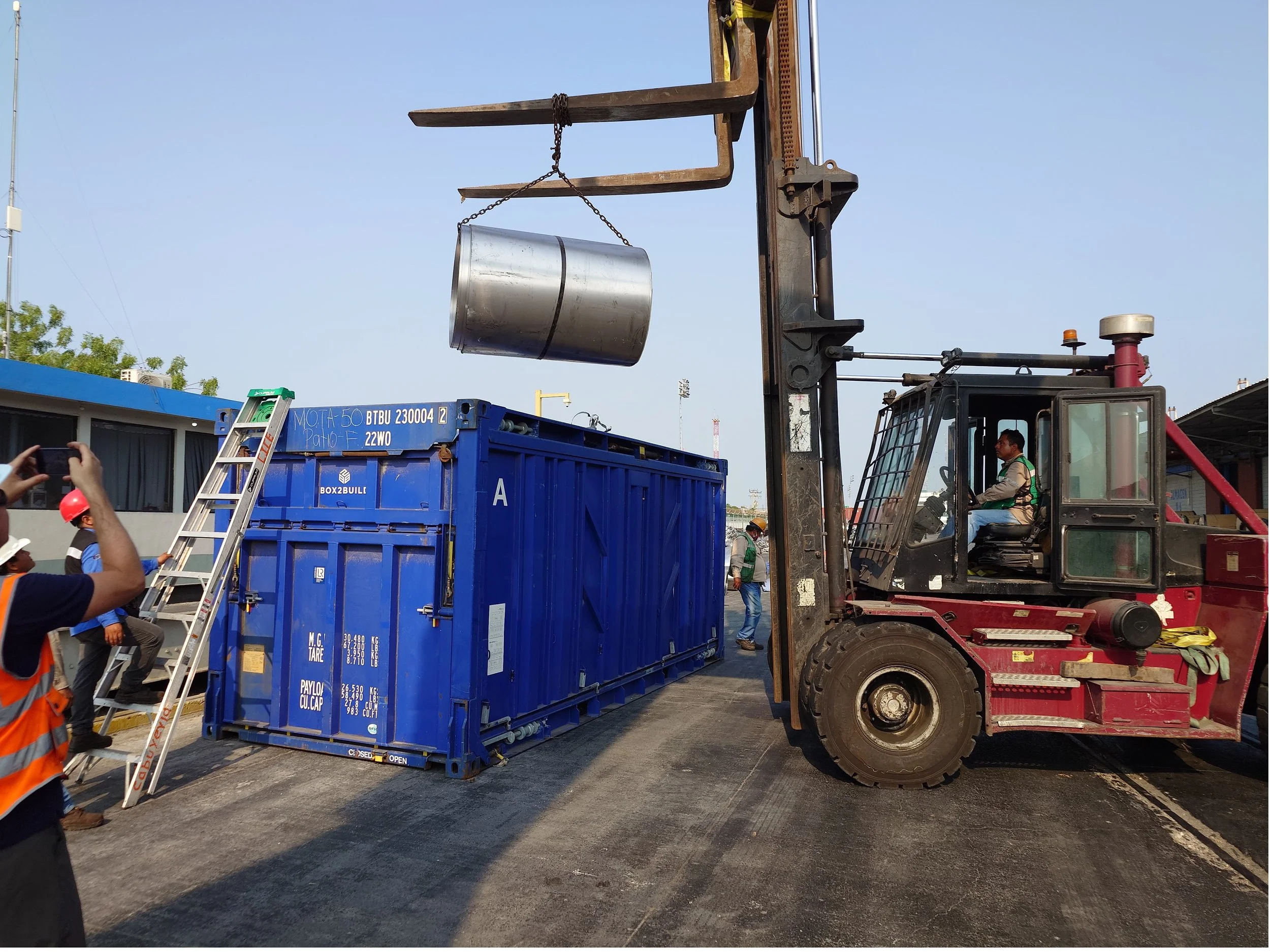 Loading FOT container