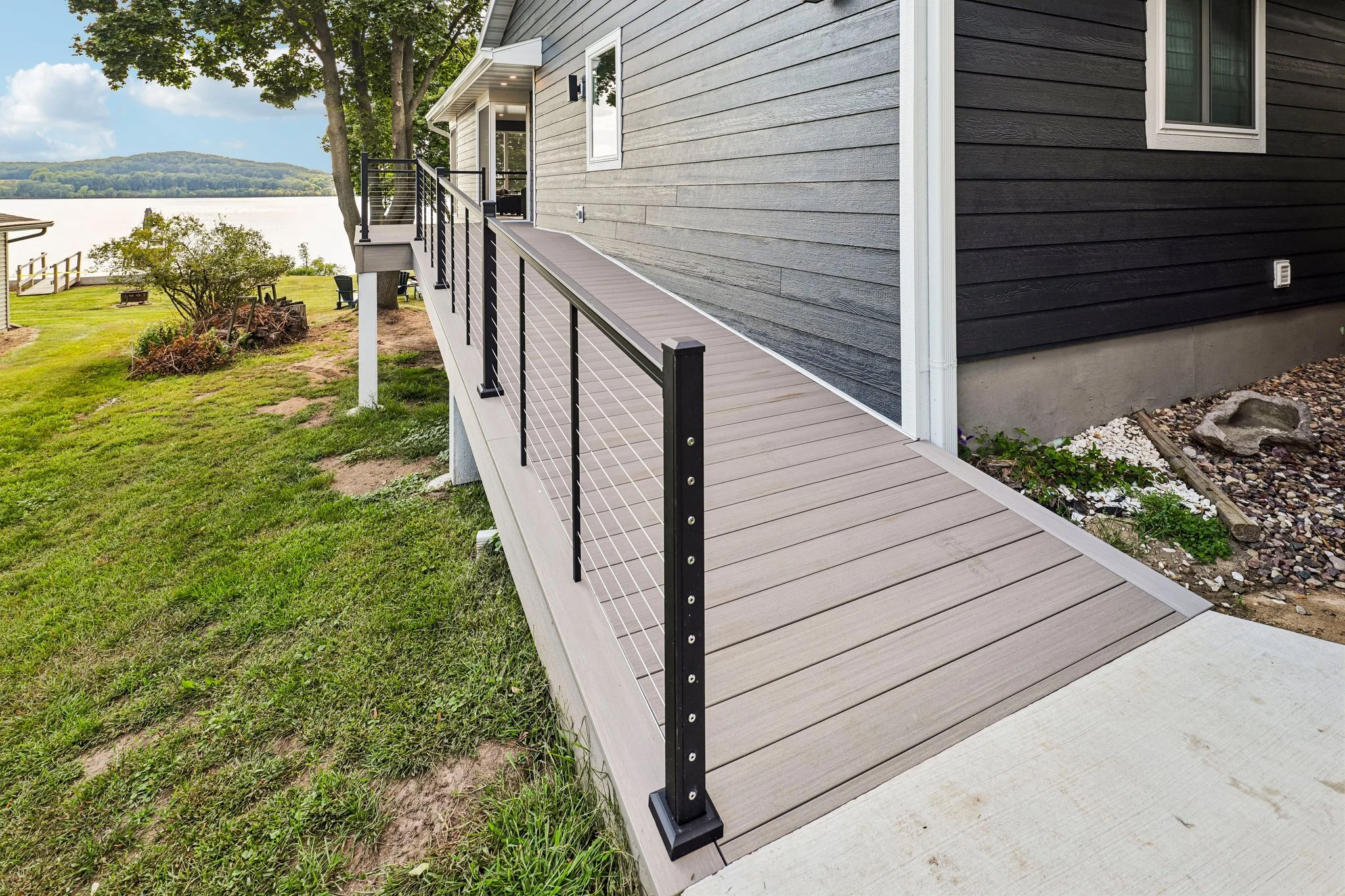 Modern stainless steel cable railings