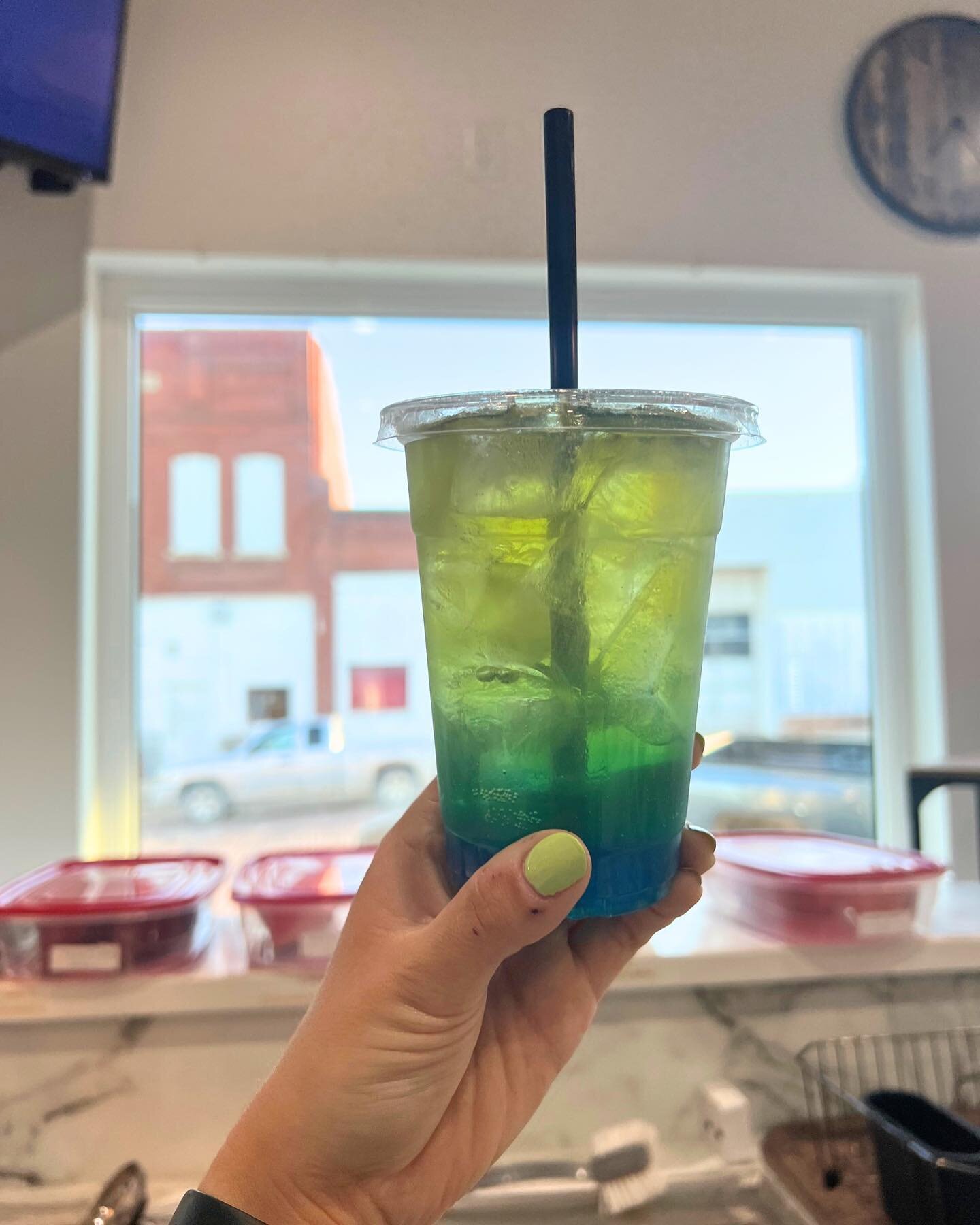 How pretty is this Energizer?! 😍 Blue Raspberry is so delicious! Come give it a try!