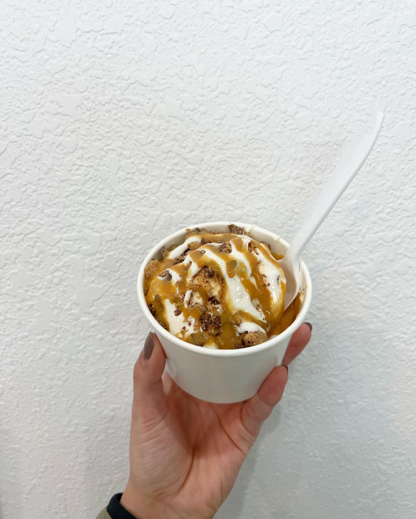 Happy F R I D A Y 🤍 come start your weekend off with a sweet treat from Casey Creamery! 

Pictured 👉🏼 vanilla ice cream, peanut butter sauce, marshmallow sauce and Reese's PB cups 😍 so different and so yummy! 

We're open until 8PM! Come see us!