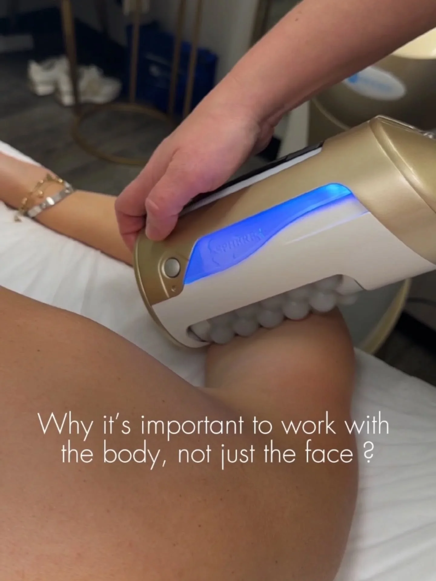 Why it&rsquo;s important to work on the body, not just the face✨
The face is an extension of the body, so taking care of facial skin alone often doesn&rsquo;t deliver results.

How body work helps:
🔹lymphatic drainage &mdash; reduces swelling, elimi