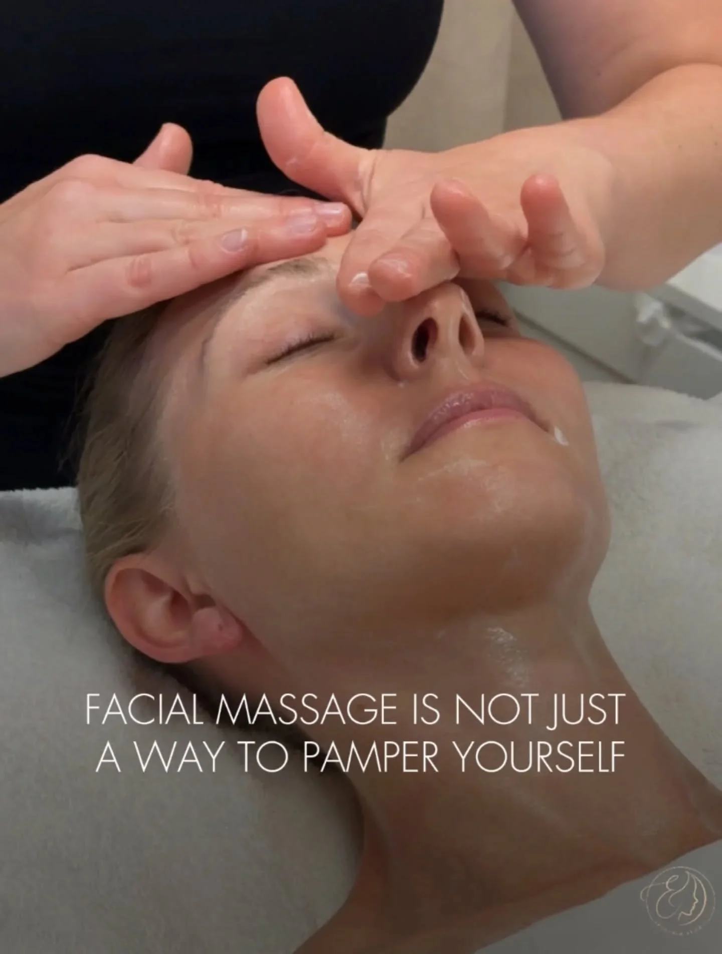 ✨ Facial massage - more than just relaxation! ✨

Gift certificates are available.
Treat yourself or surprise someone you love 🤍 
To purchase please visit our website , link in bio 
Or simply DM us @beautybyelena.wellness

Think facial massage is jus