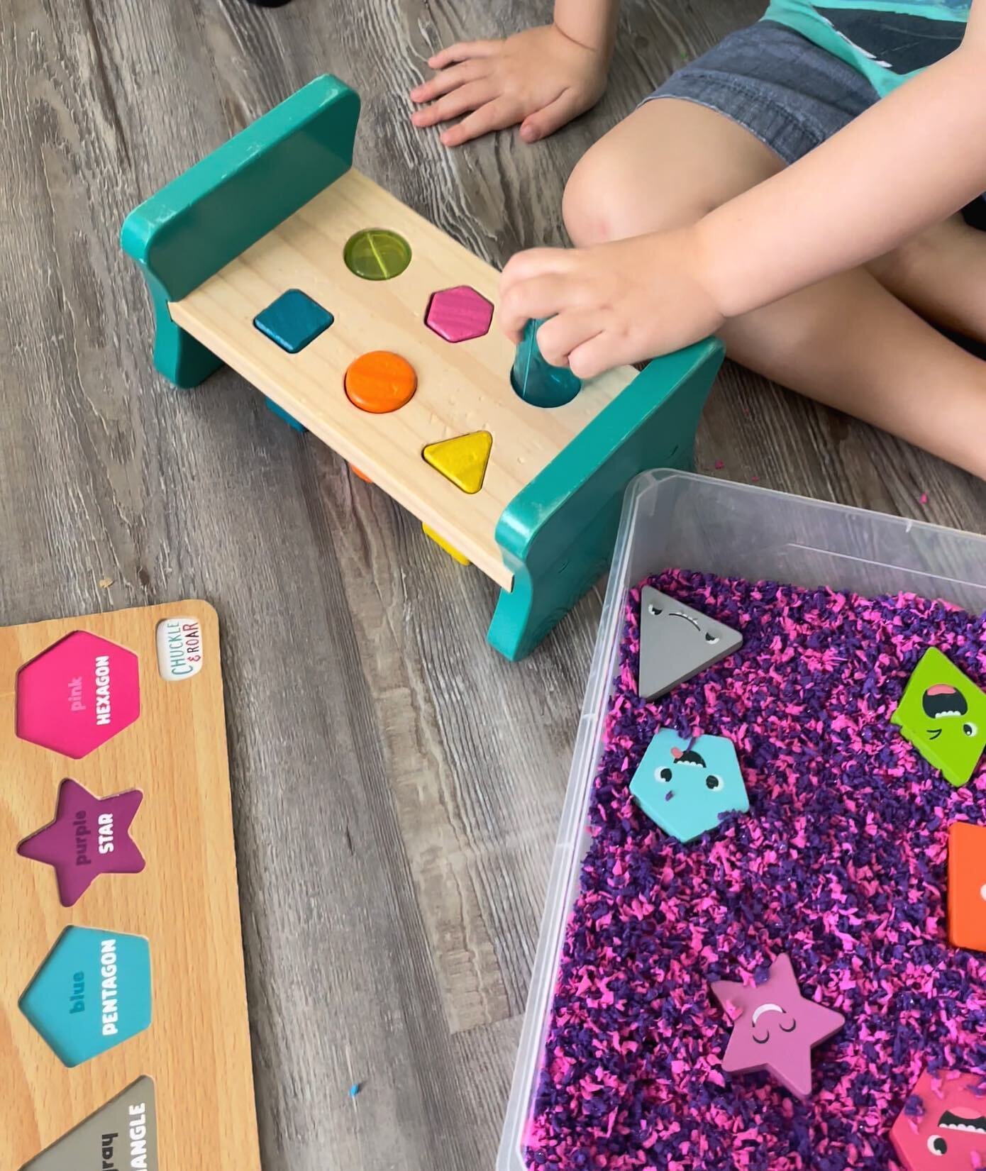 Kicking off the week with some sensory play 🌀 
It is so fun to create activities that incorporate multiple skills &amp; goals while following the child&rsquo;s lead. This child is specifically motivated by the hammer &amp; peg toy but we added a sen