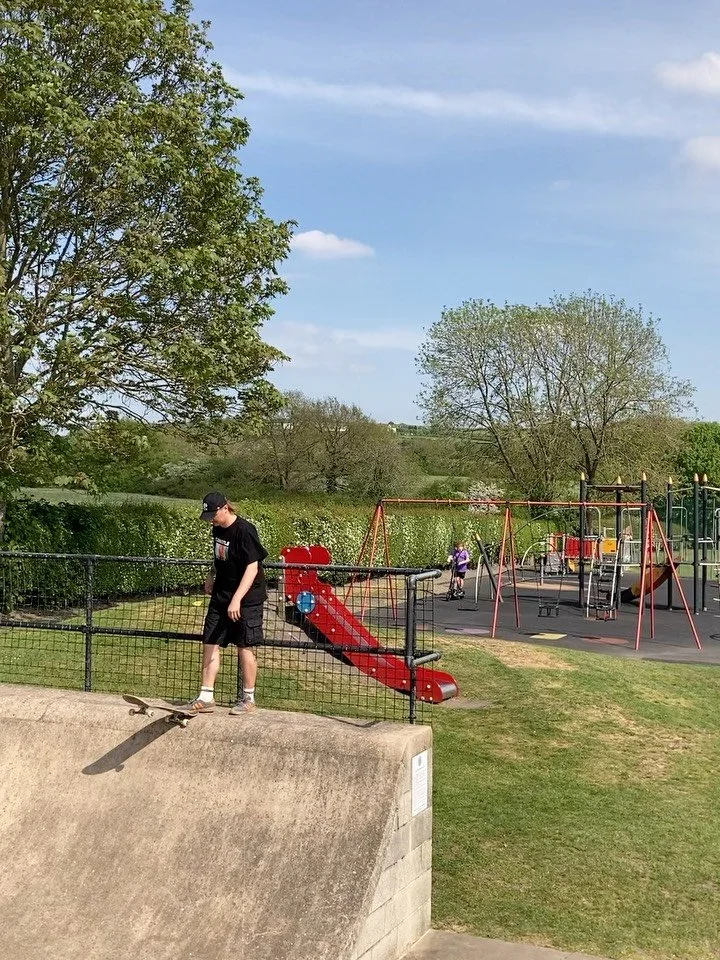 @chipshopjosh at the Awsworth village hall skatepark - an unusual concrete park tucked away in this small town near Ilkeston. ⁣
⁣
Does anyone know any of the history of this park?⁣
⁣
#nottinghamskateboarding #ukskateboarding #skatenottingham #skatean