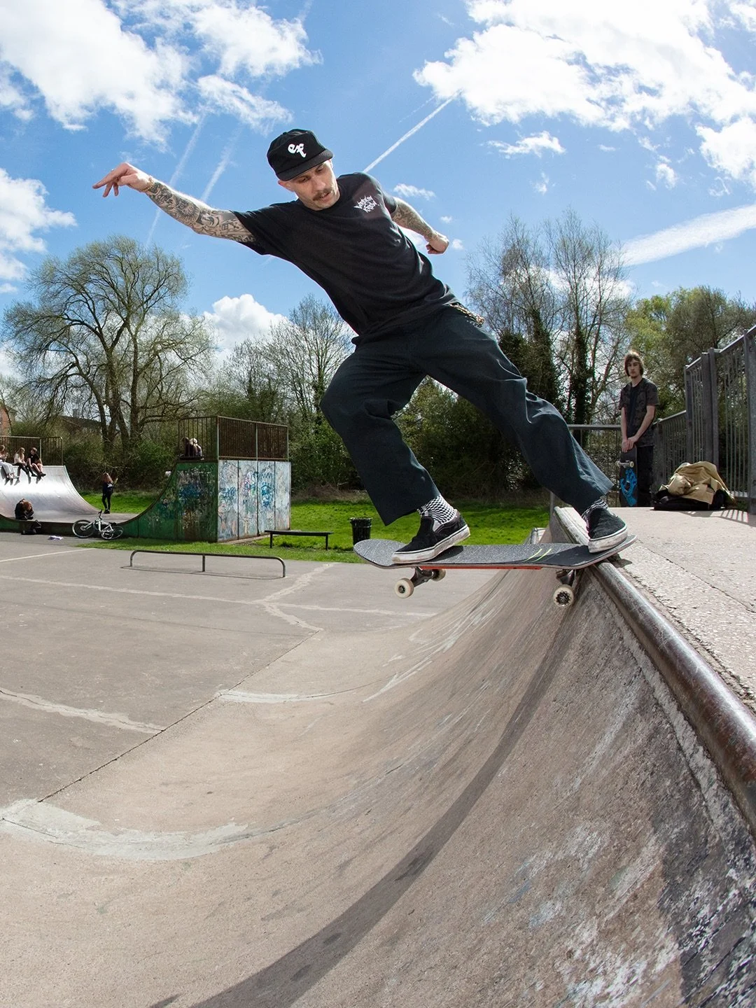 @scarce____xx frontside tailslide and 50-50-50-50 at Retford skatepark, a veteran concrete park in north Notts. ⁣
⁣
📍 Kings Park, Retford, DN22 6FE⁣
⁣
📸 @tomquigley #nottinghamskateboarding #ukskateboarding #skatenottingham #skateandcreate #retford