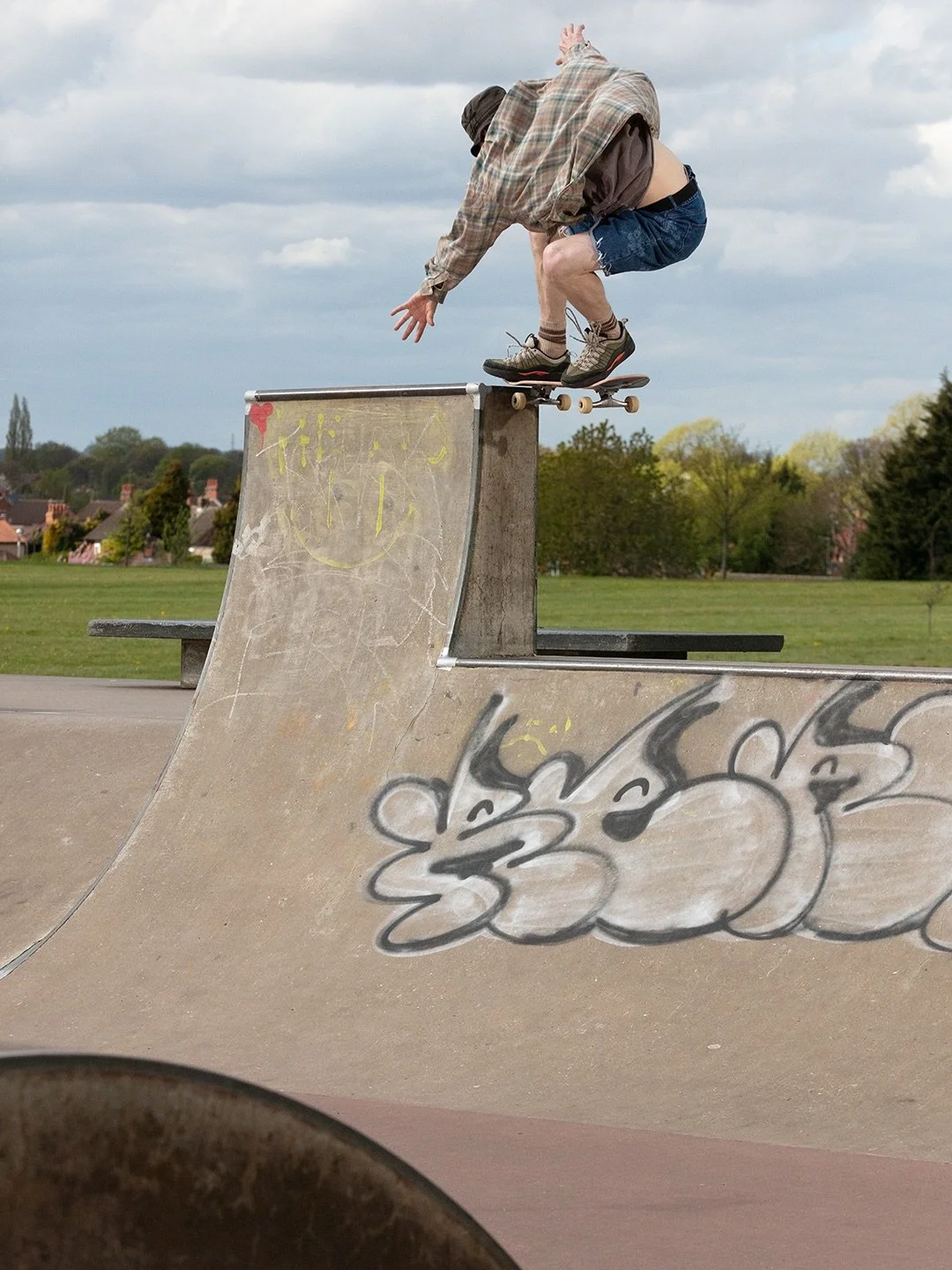 @breezzed gaps to noseslide and @alex.weijers melon grabs out of the extension at Mansfield Plaza. 💥💥⁣
⁣
📸 @tomquigley #nottinghamskateboarding #ukskateboarding #skatenottingham #skateandcreate #mansfieldplaza