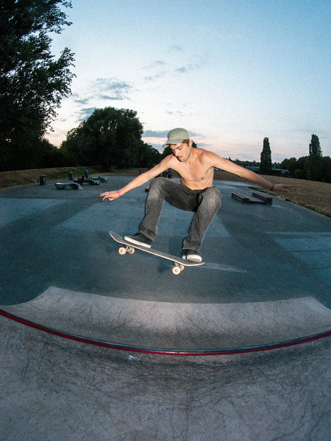A handful of recent Colwick moments from @vzavz at a Joshua Dale skatepark session! 📸💥⁣
⁣
#nottinghamskateboarding #ukskateboarding #skatenottingham #skateandcreate #joshuadaleskatepark