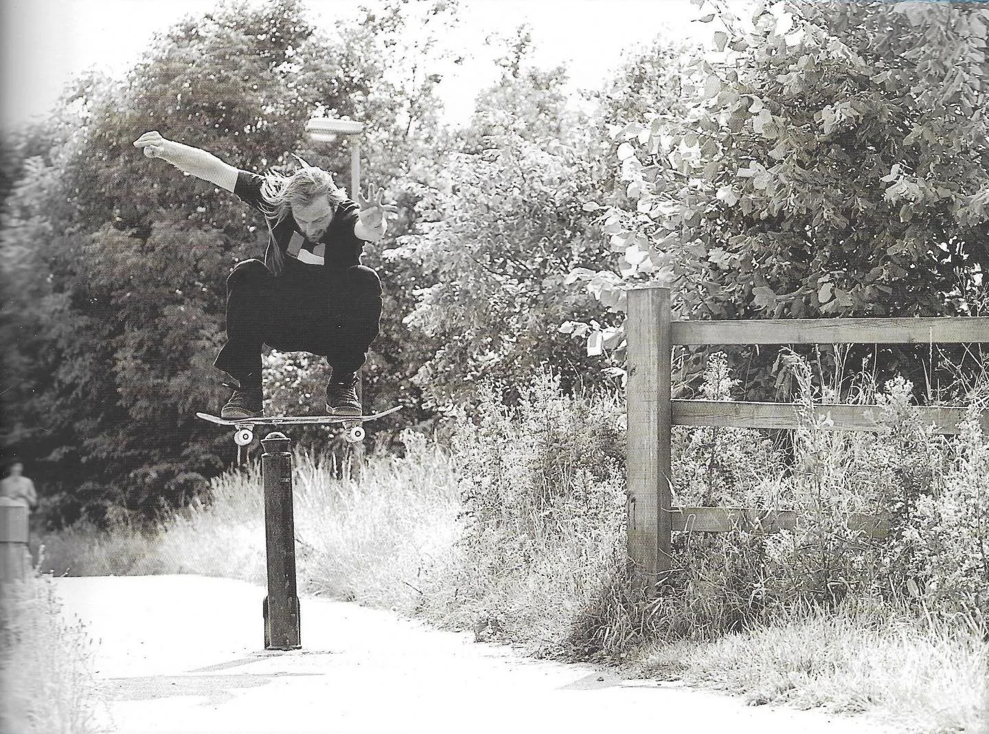 A @harrybastard nollie from the pages of Sidewalk Magazine, August 2004, shot by @sidewalkhorse. 💥⁣
⁣
♻️ Dug out of the archives by @swift_blazer. ⁣
⁣
#nottinghamskateboarding #ukskateboarding #skatenottingham #skateandcreate #sidewalkmag