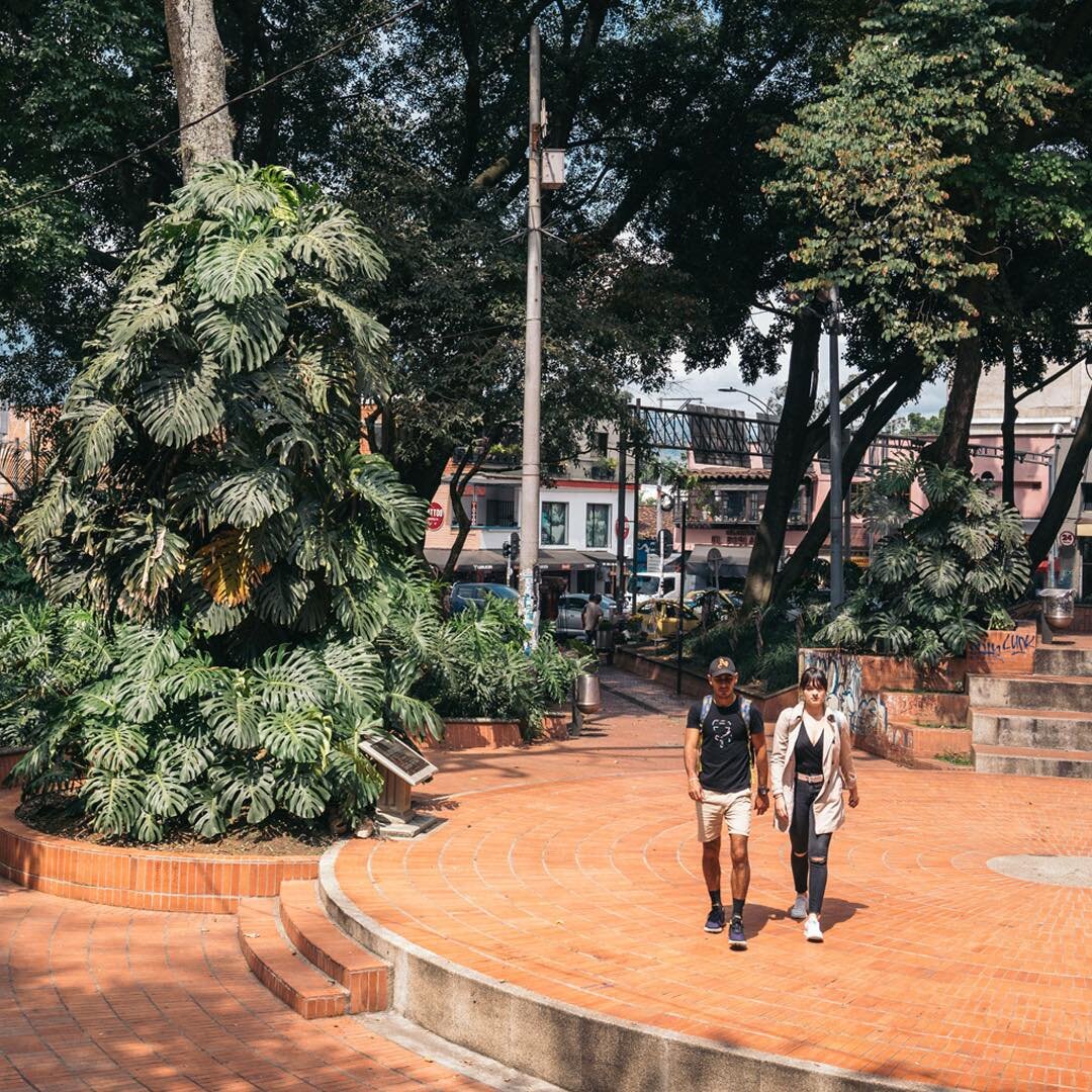 Parque de El Poblado: Where Every Corner is 'Full of Life' ✨

Nestled at the heart of El Poblado and surrounded by hotels, restaurants, bars, and nightclubs &ndash; it's the epicenter of all the neighborhood buzz. 

Unfortunately, with the rainy fore