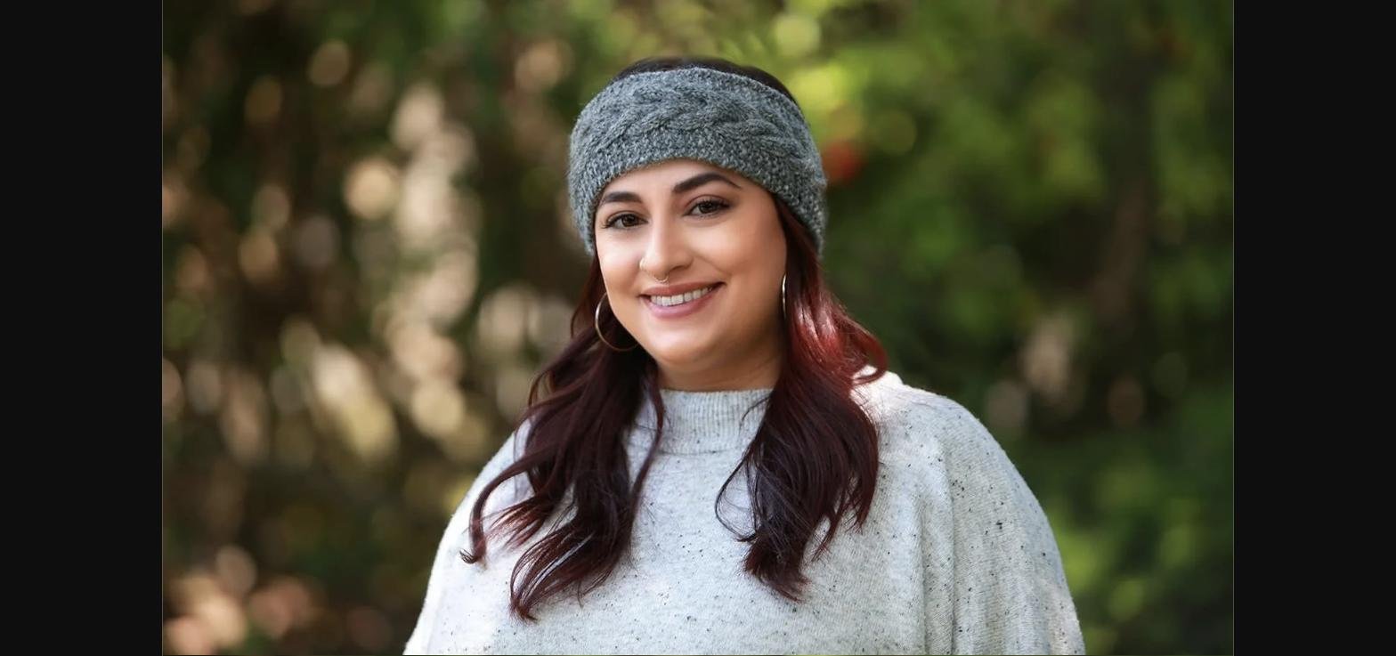 Black, White, or Grey? How to Choose the Right Wool Headband Colour