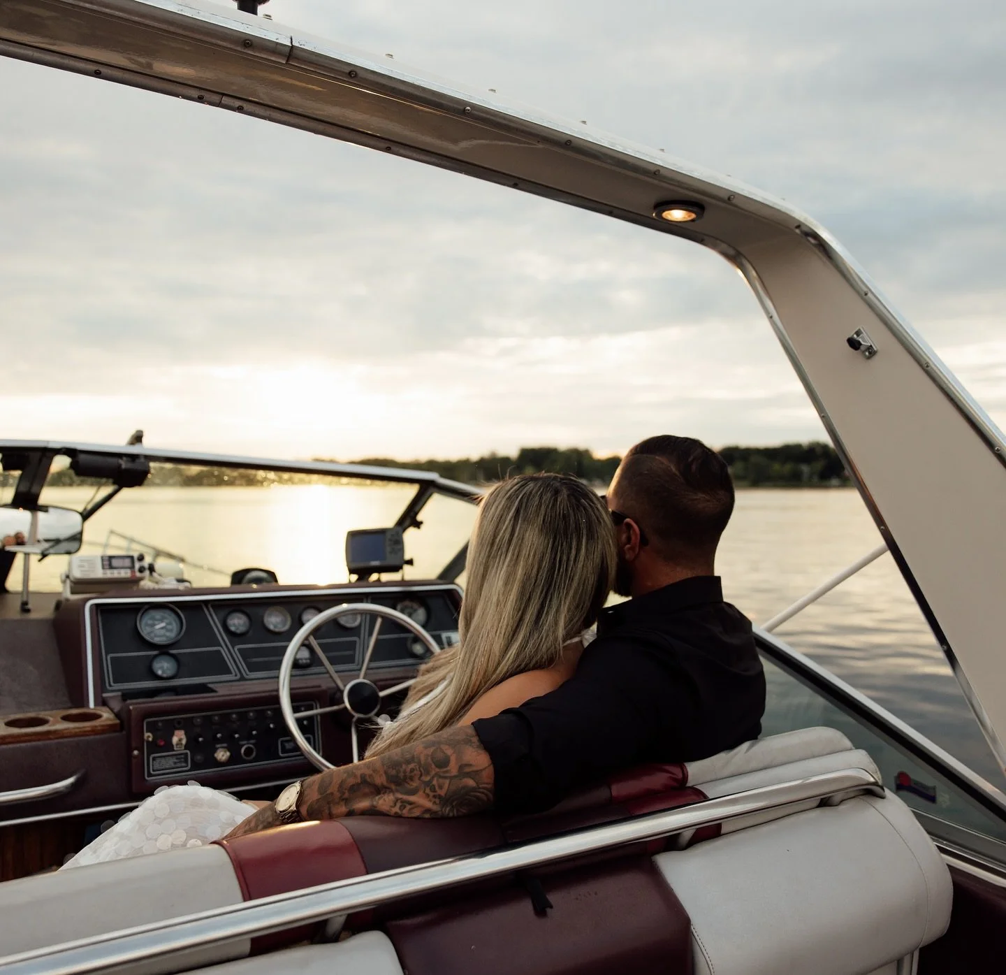 The most perfect sunset with these two! 🌅 
Excited to celebrate with you this week 🤩

#ottawaweddingphotographer #ottawaweddings #ottawaweddingvendors #engagement #sunsetsession #ottawaengagementphotographer #photographegatineau