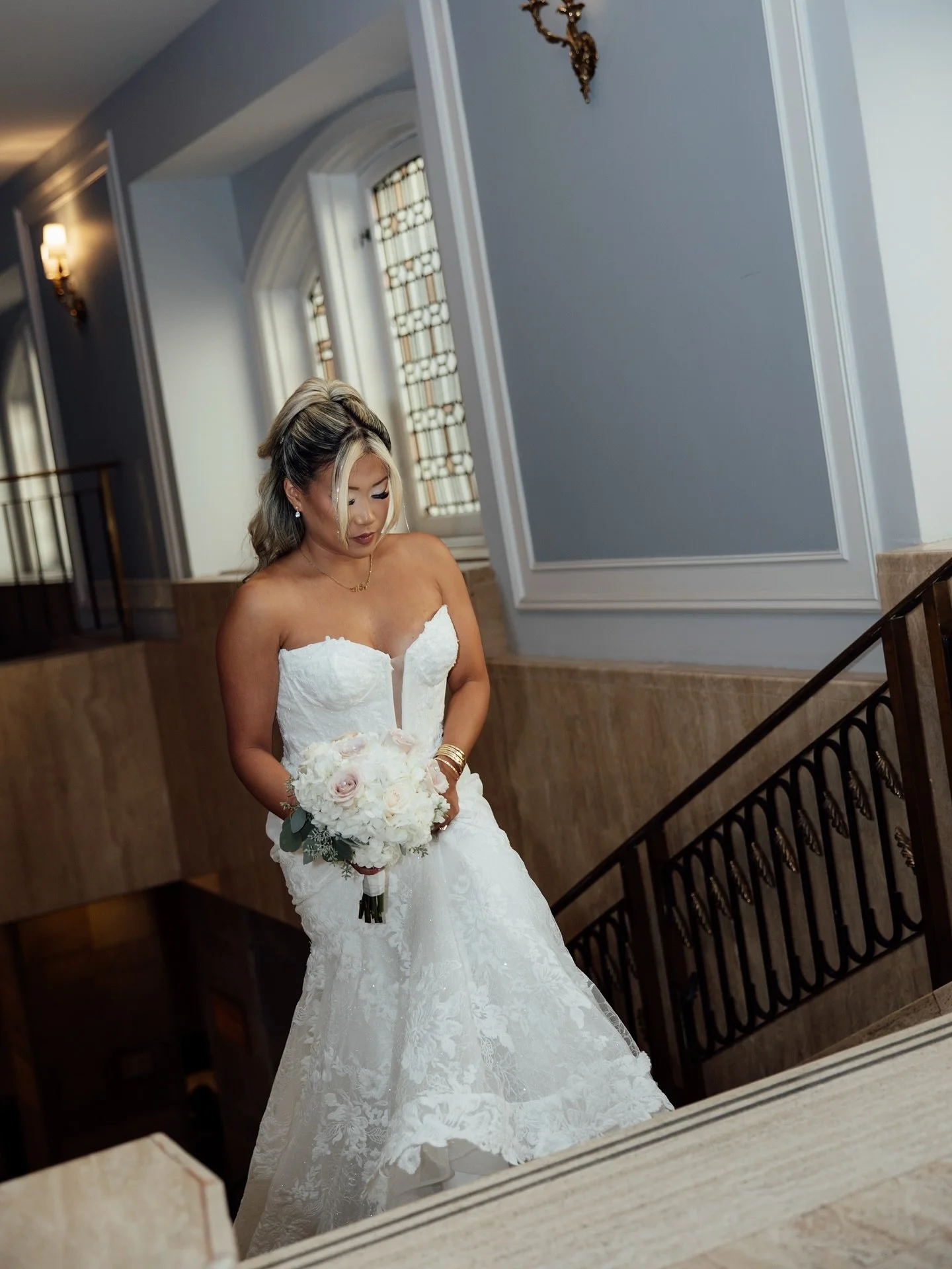 Can&rsquo;t believe it&rsquo;s been a whole week since we strolled around @fairmontlaurier for Melissa&rsquo;s getting ready! 
Back today to the Ch&acirc;teau for I&amp;N&rsquo;s wedding and I am so excited to have this majestic place as my backdrop 