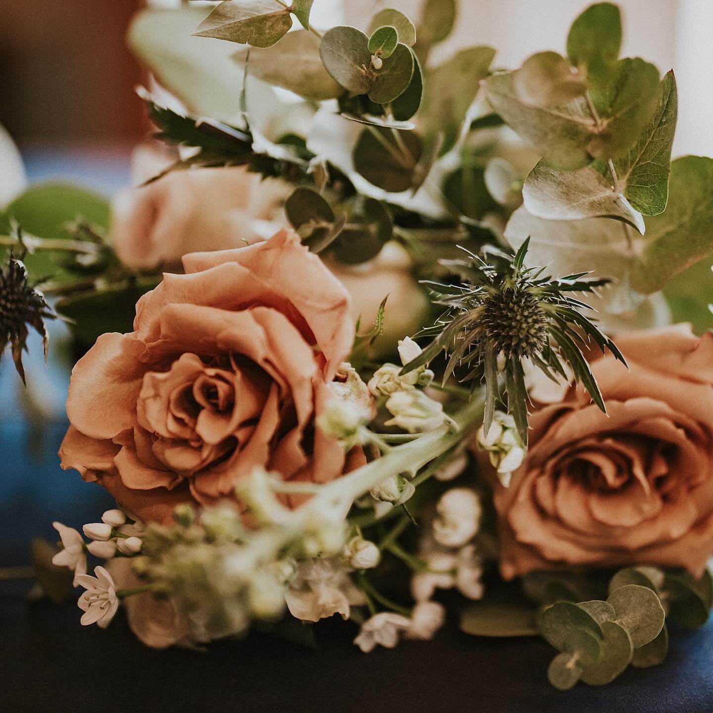 Toffee Rose &quot;beautiful&quot; 🤍🤍🤍
#toffeeroses #weddingflorals 
@shuttergoclick 
@rachaellouise0208 
@mountainweddingseurope 
@juliacnt 
@eola.mo 
@maitrecaillet 
@bonapp74