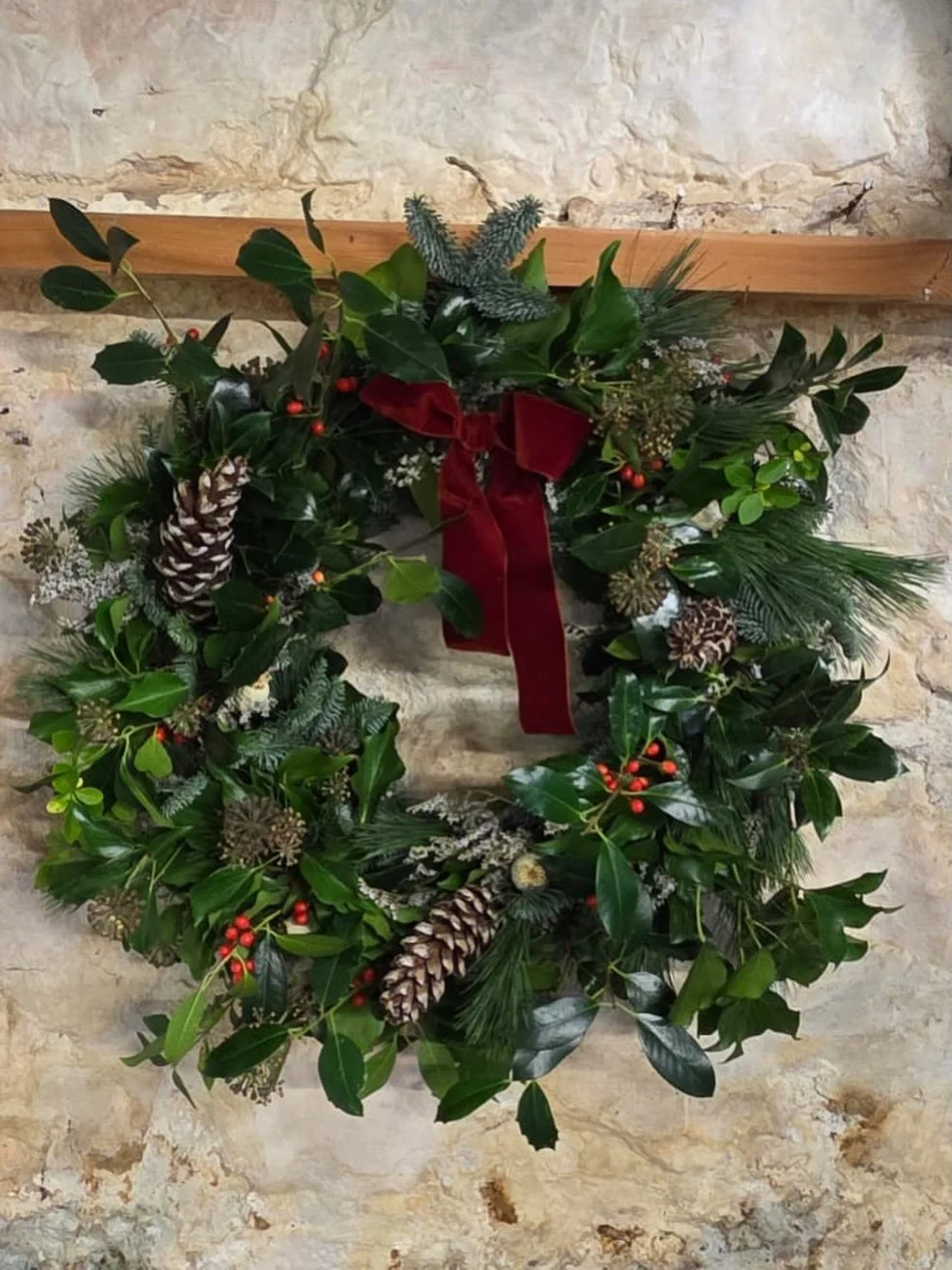 "Thank you for my beautiful wreath! Will be the envy of the road." x
#festivedoorwreath #hollywreath #rusticstyling #foragedgardenfoliage #christmasvibes #traditionwithstyle