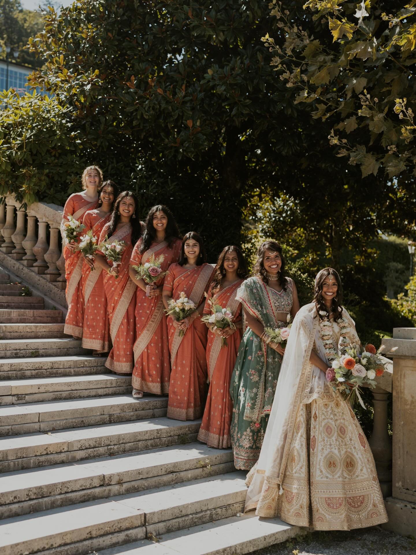 Wild Indian garden textures, romantic roses, and blush, eucalyptus and bronze tones to complement the glowing bridesmaids&rsquo; attire ✨
#BridalPartyBouquets #ModernIndianWedding 

@alishasojar @yourweddingwingwoman @briannaritoli @juliacnt @eola.mo