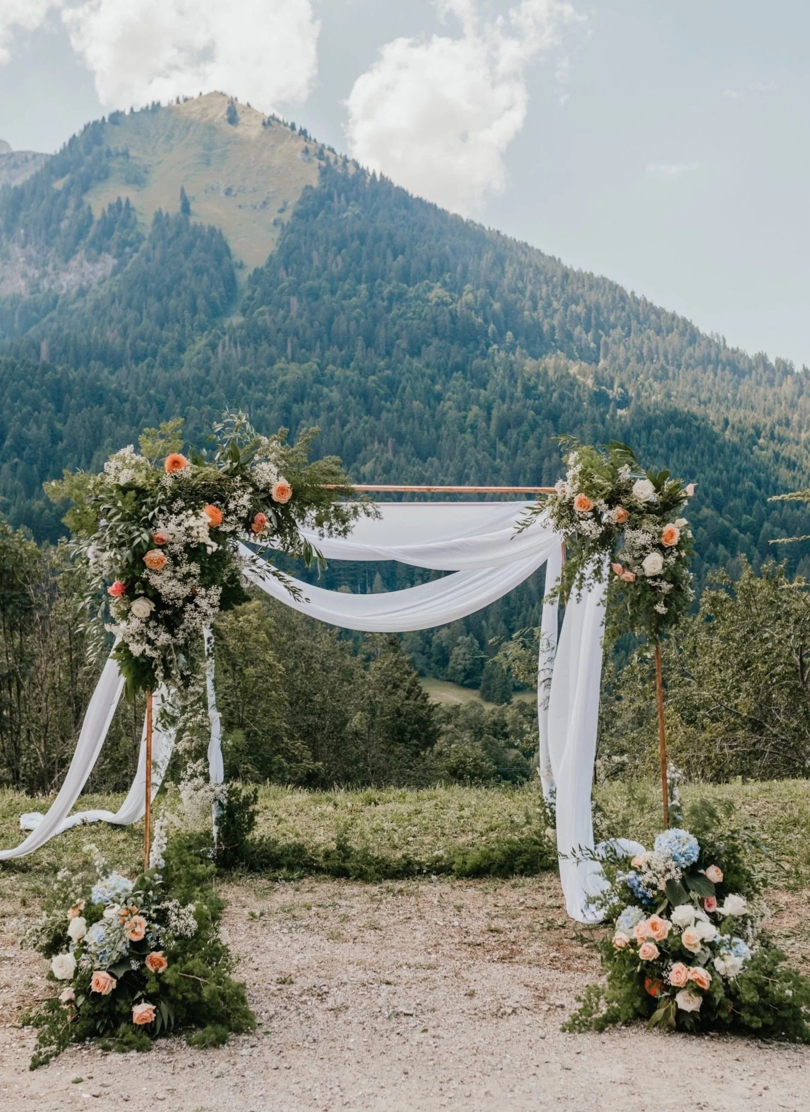 Sonya-Flower-Luxury-Wedding-Florals-Alps.jpg