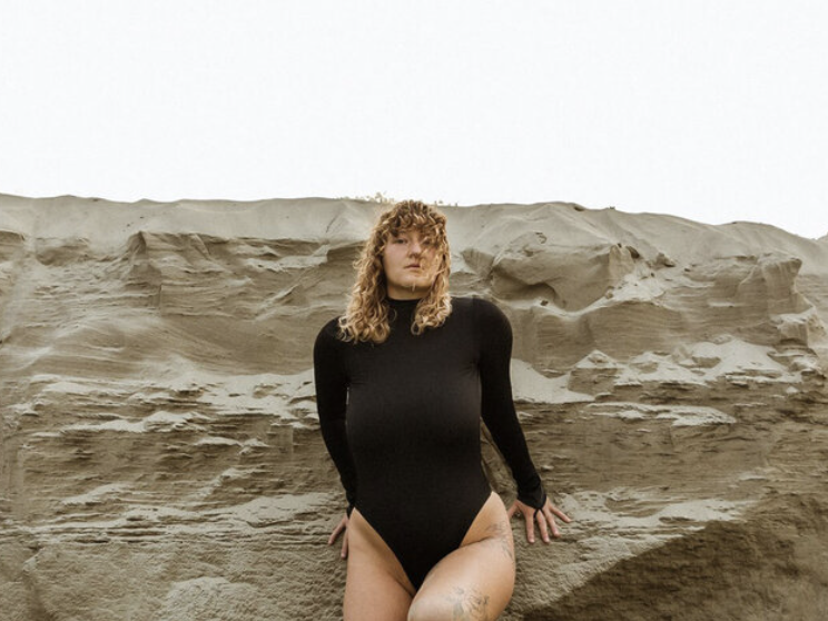 Carly Rae is a female physiology sage, a ceremonial bodyworker since 2005, specializing in hands on hands in pelvic work. Now half of Carly’s life has been devoted to learning hands on hands in healing arts. With training in Rolfing Structural Integr