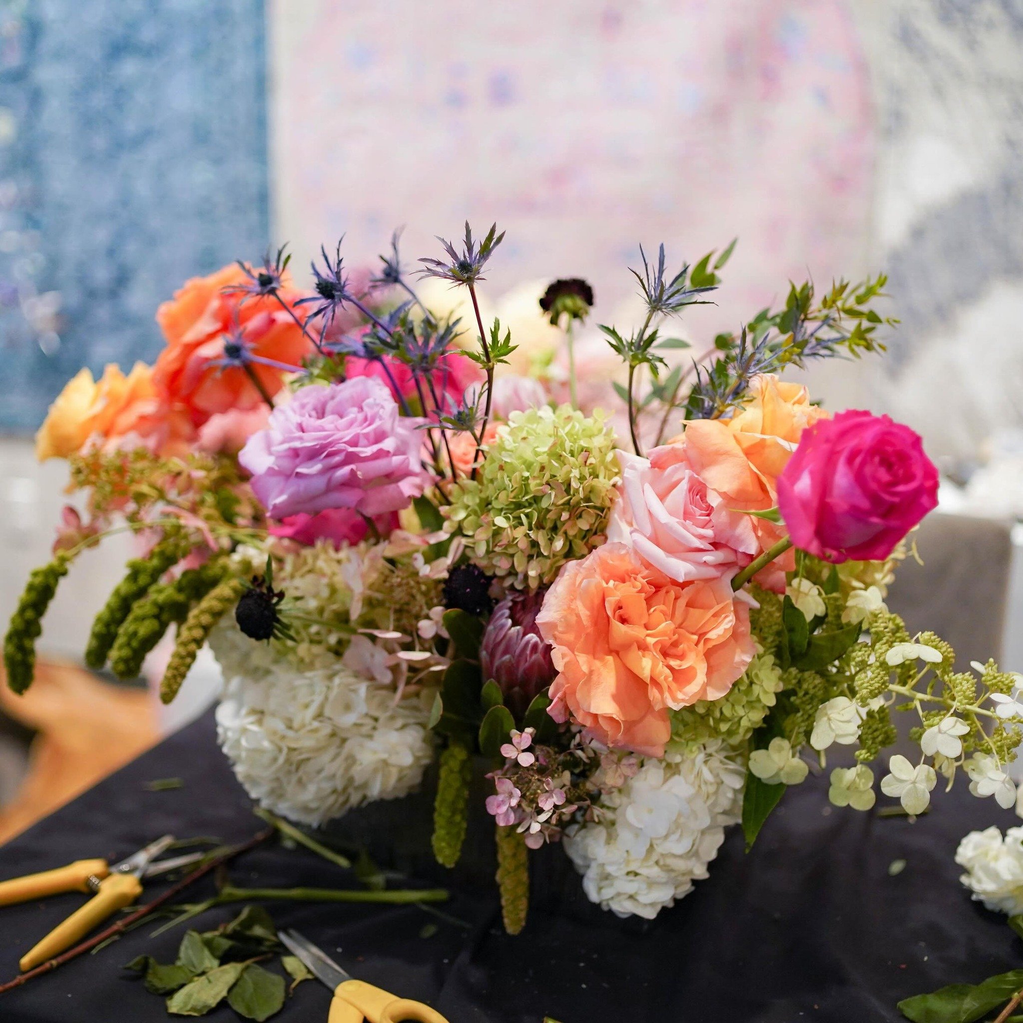 Give the gift of blooms this Mother&rsquo;s Day. 🌸 Join us @thompsonhoteldallas on Thursday, May 9 at 2pm for a heartwarming and imaginative experience creating lasting memories and beautiful floral arrangements. Limited spots are available, so head