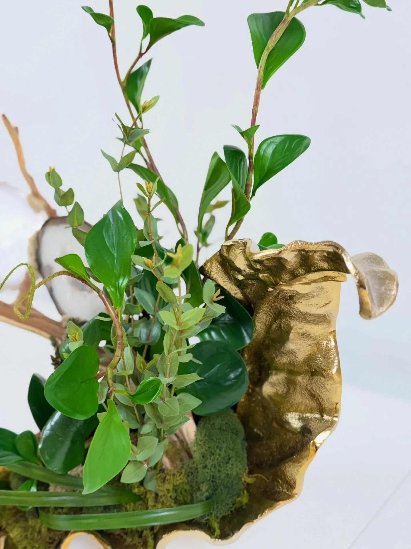 Where nature meets art.
This custom console piece brings together organic textures, sculptural movement, and a refined gold base&mdash;designed to make a statement the moment you walk into the dining space.

Perfect for a dining console, entry, or an