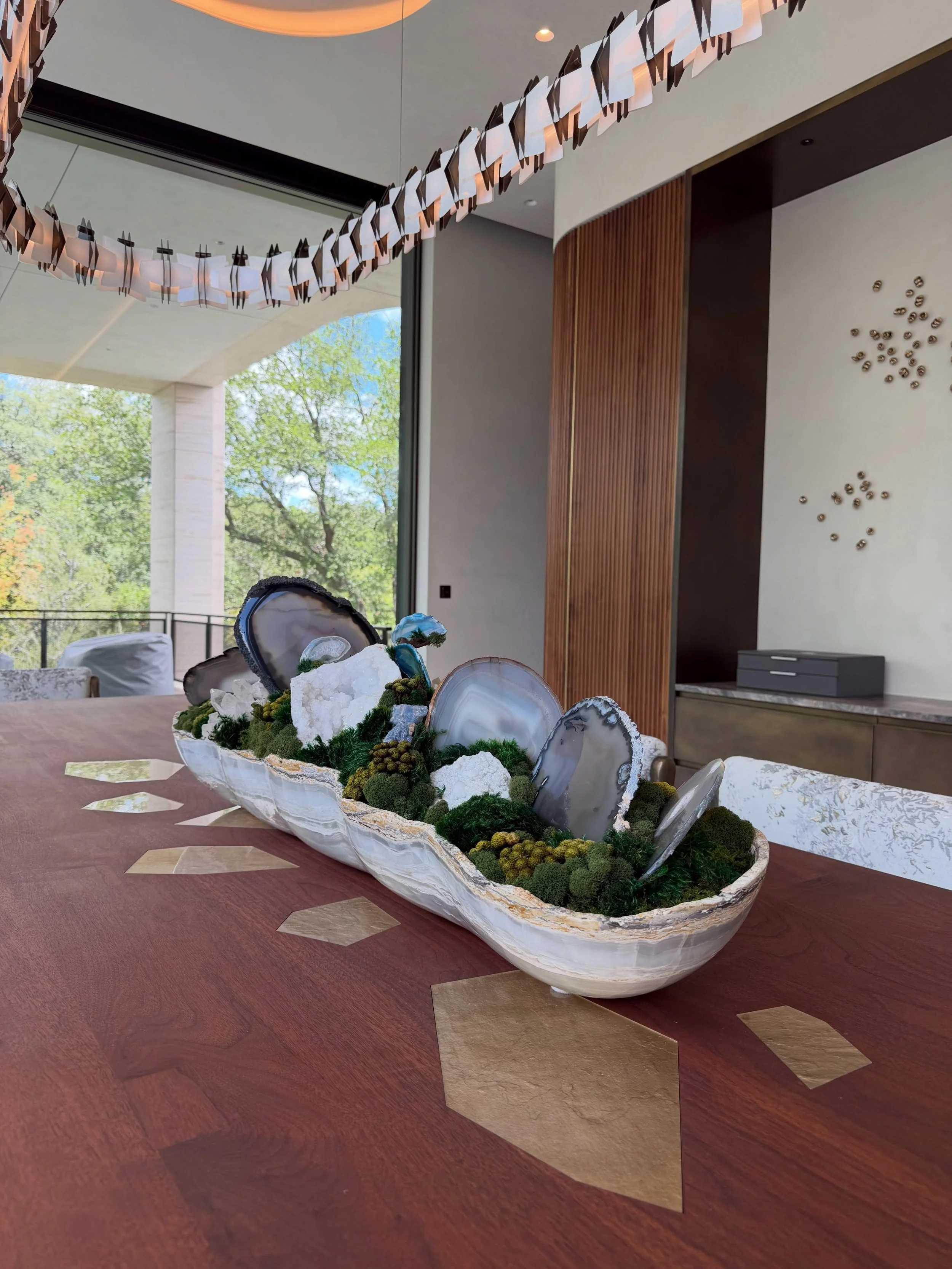 This custom arrangement sets the tone from the moment you arrive. Designed to make a statement from the entry, it creates a warm, elevated first impression that carries throughout the entire home.

#DallasInteriorDesign #DallasDesignDistrict #LuxuryI