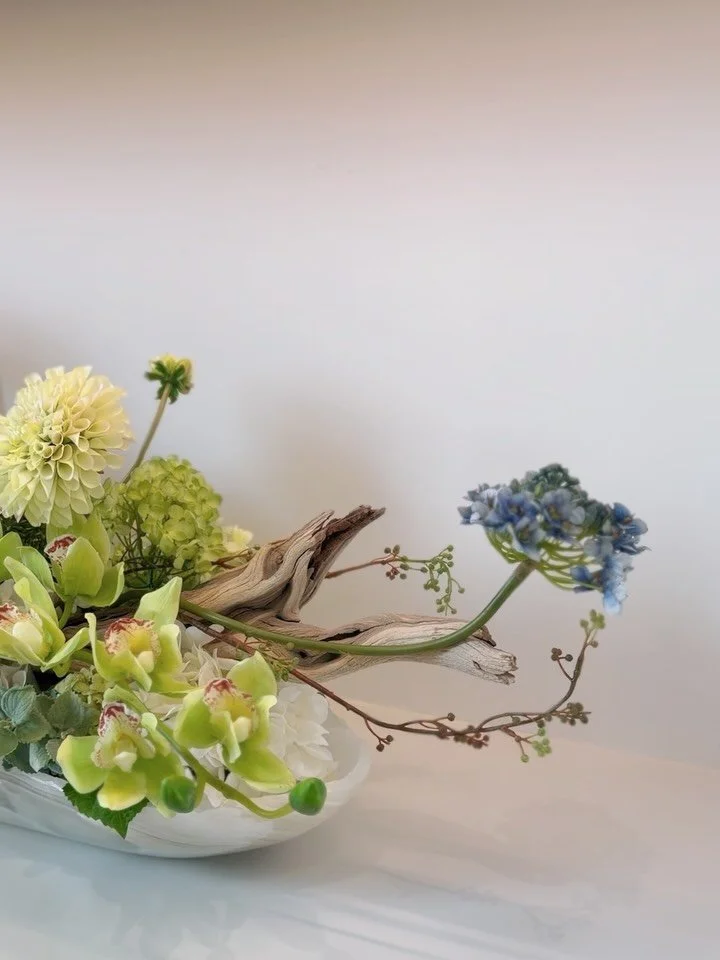 Blue hydrangeas, green orchids, sculptural branches and so many little details to discover. We loved creating this one 💙

#TheBotanicalMix #FloralDesign #CustomFlorals #BotanicalDesign #DallasDesign