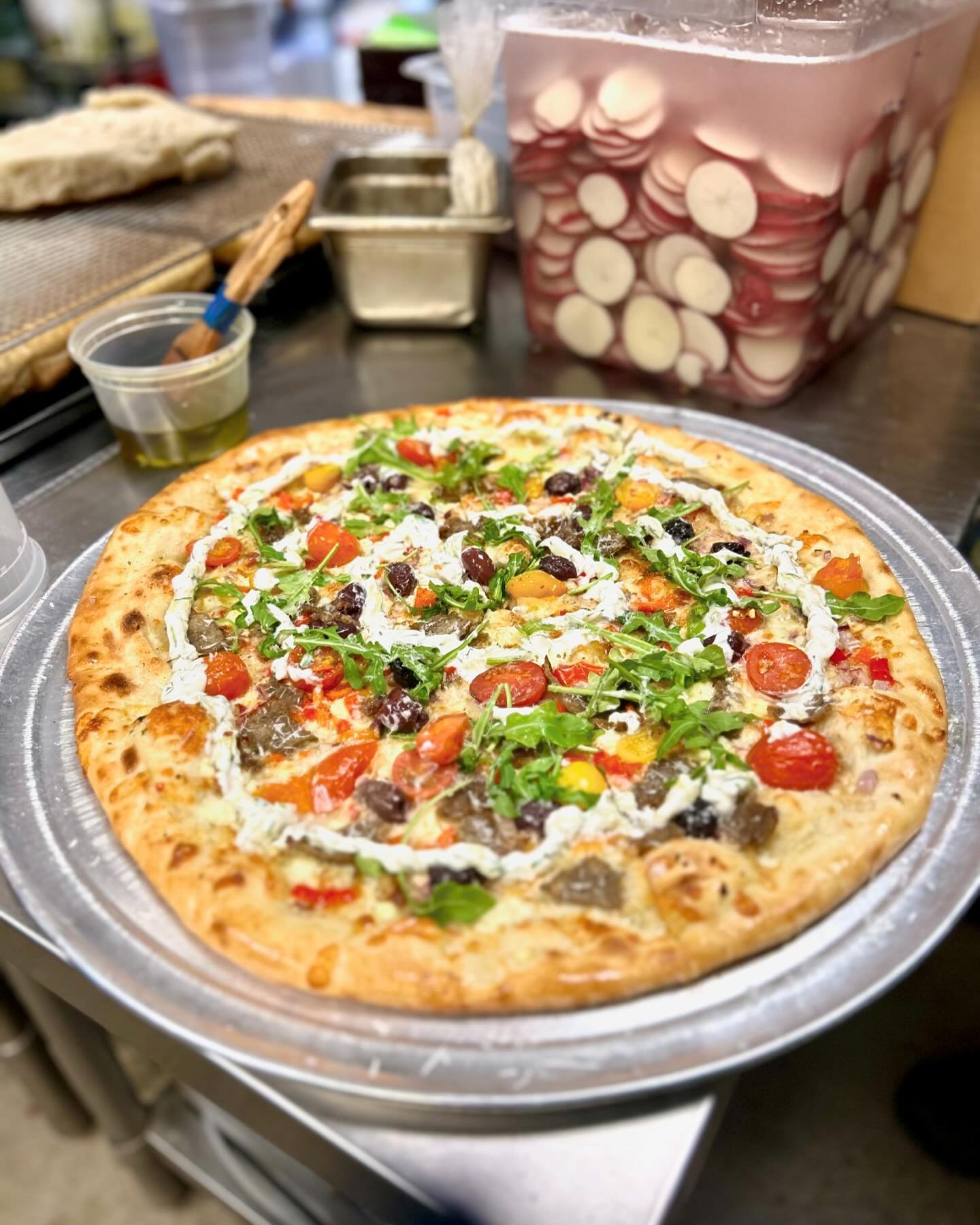 Friday night pie?!

We&rsquo;ve got you covered! Order online or come dine on our epic patio in this glorious weather!

We&rsquo;ll be here til 8 🍕🤙🏼

#pinkyringpizza #madisontn
