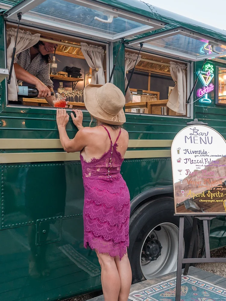 Top 5 Reasons to Have a Mobile Bar at Your Wedding