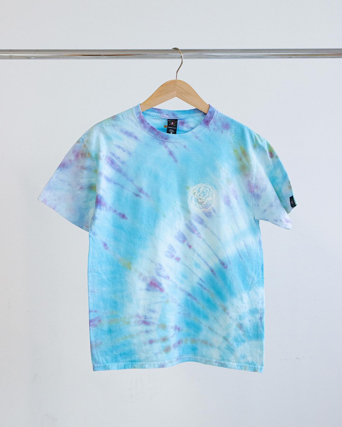 SPRING DRIP💧&rsquo;Tis the season for new, custom tie dye hand dyed by @jammintiedyestudio. This is our second drop of limited tees. Hit the link in bio to grab yours before they&rsquo;re gone!