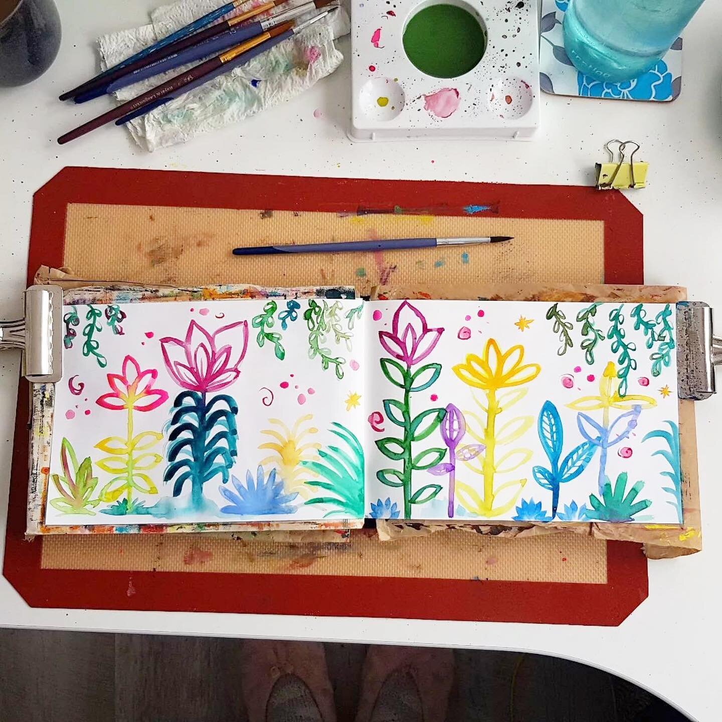 We have been swooning over the flowers happening in our #wonderfulwatercolorreset challenge, including these by @r_march_art
・・・
Day 1 #wonderfulwatercolorreset  surreal playing with these on a snowy day here but a pop of colour does wonders too 🎨