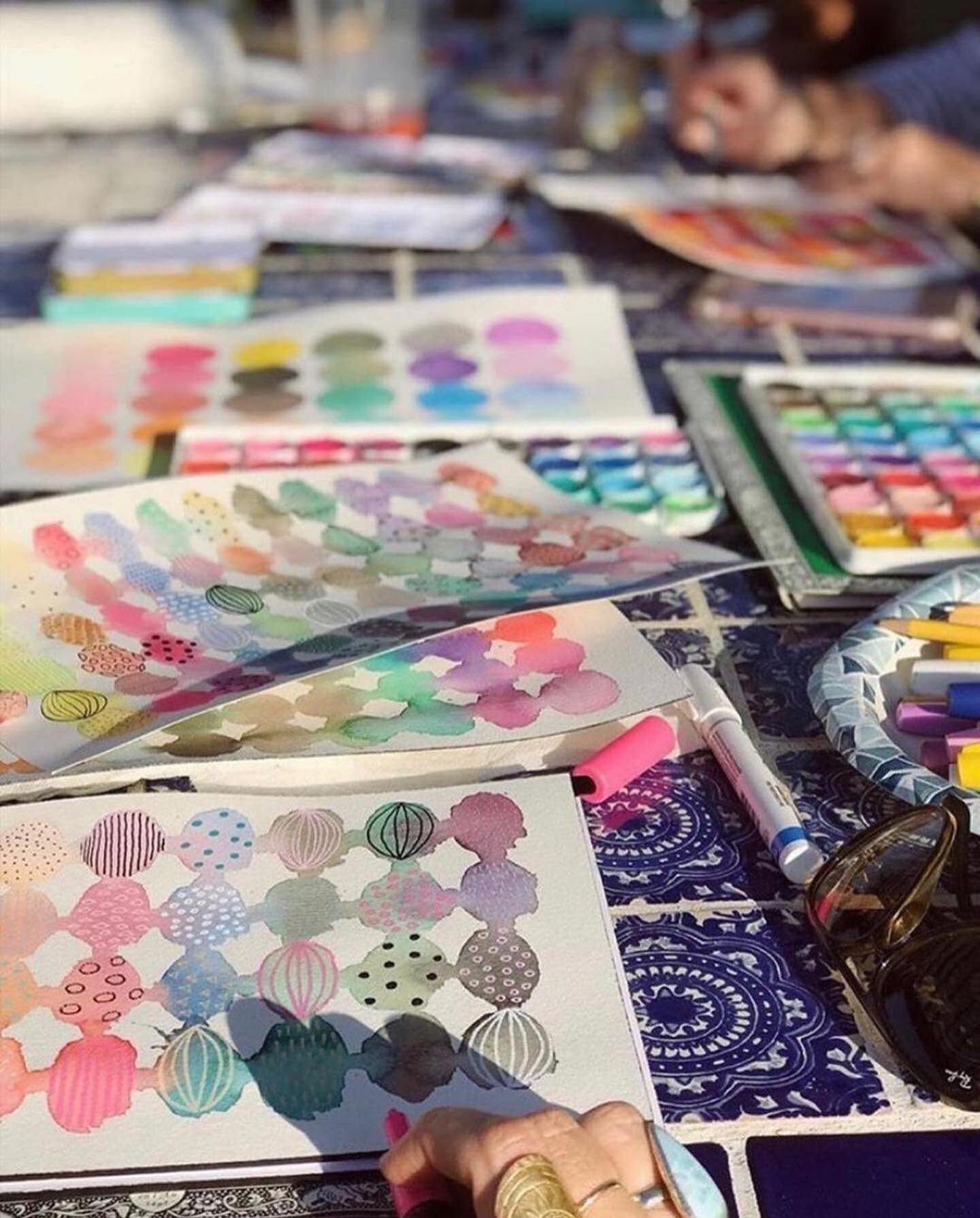 Hi loves! We&rsquo;re about to dive into these amazing color studies, and introducing ourselves over in our IN THE FLOW: Unconventional Watercolor Adventures classroom, our IN THE FLOW class begins today, woohoo ✨🎉and our virtual classroom is bustli