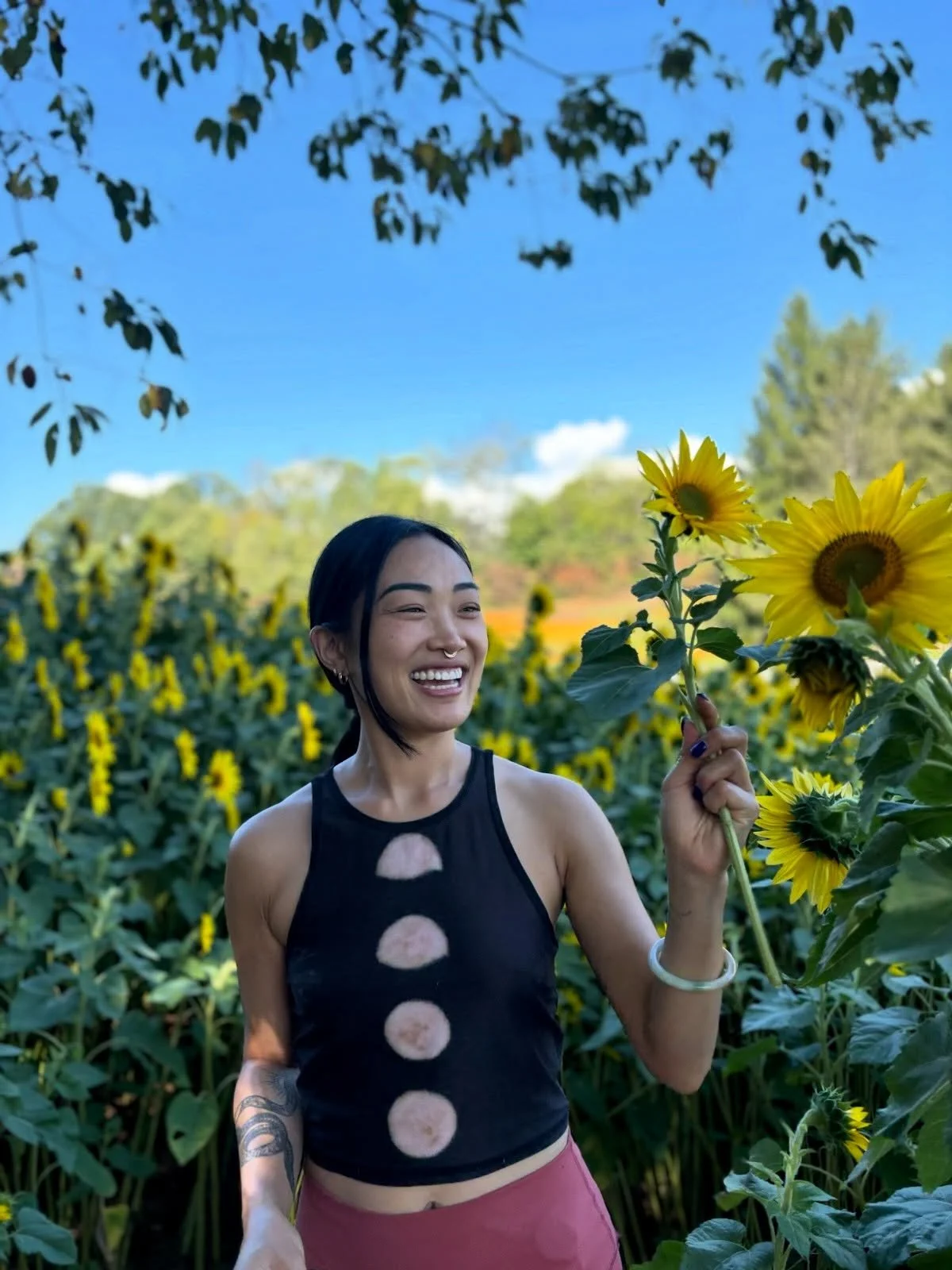 I am failing a lot lately 🫠

I am failing to keep up with the number of voice notes, text messages, and emails waiting for my response.&nbsp;Even if I genuinely desire connection, I am often lacking the capacity to actualize the work of relating at 