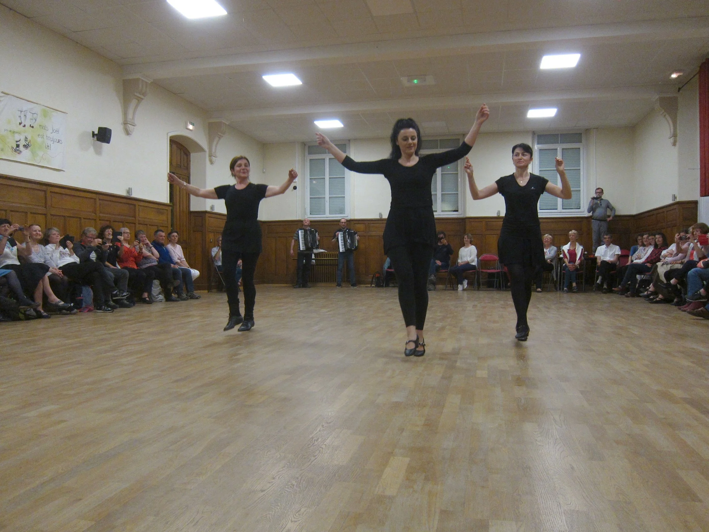 Nos 3 danseuses : Szenana, Konstantina et Albena en 2019