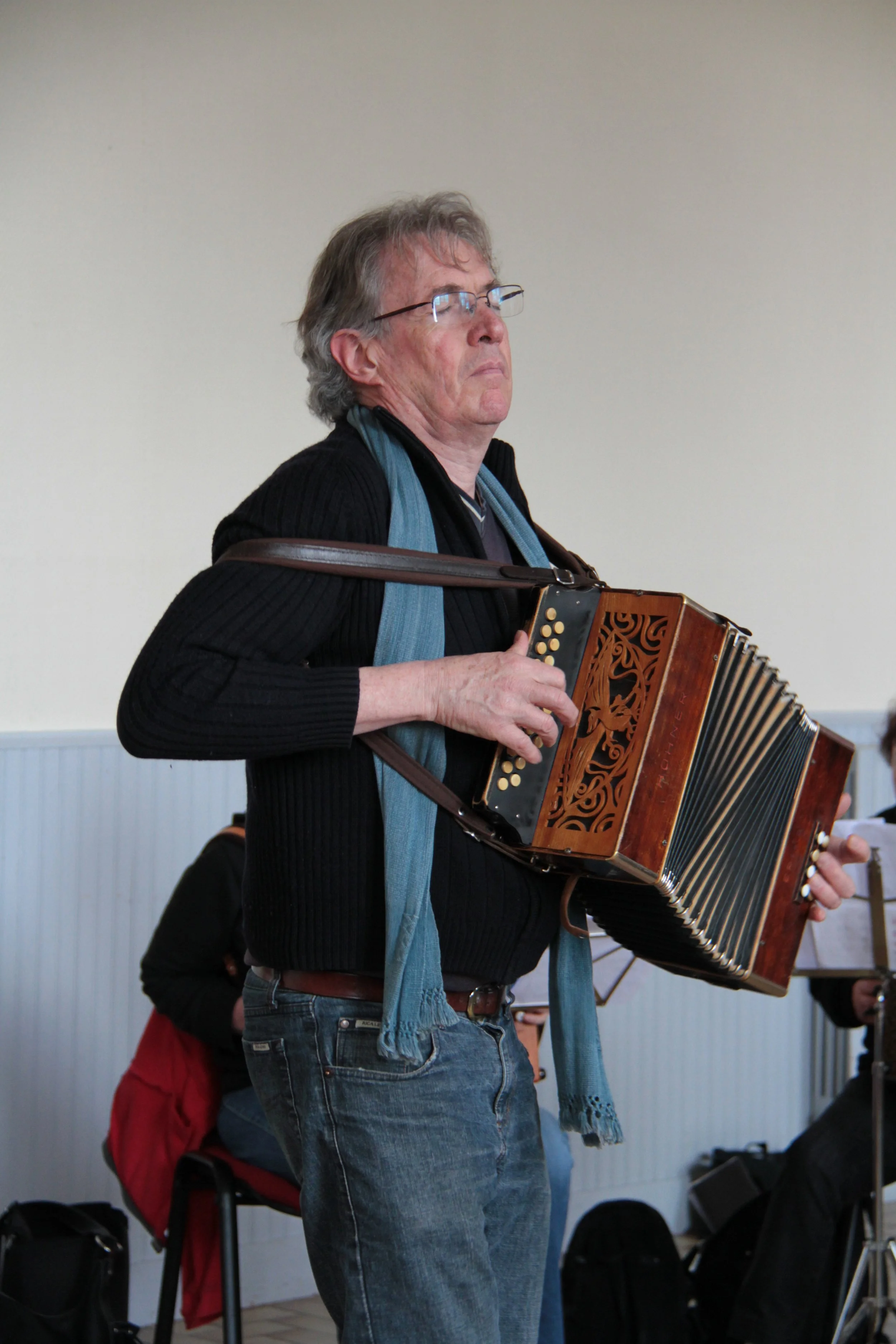 Mike James, Accordéoniste.