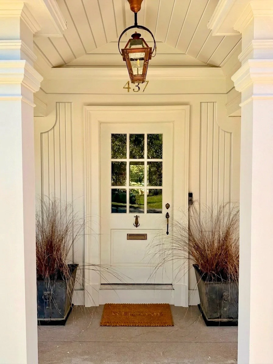 A sophisticated new entry for a house that needed and deserved it. (Swipe to see the &ldquo;before.&rdquo;) I&rsquo;ll post photos of the entire transformation soon. 

Builder: @kielthomsoncompany 

#architecture #traditionalarchitecture #entrywaydes