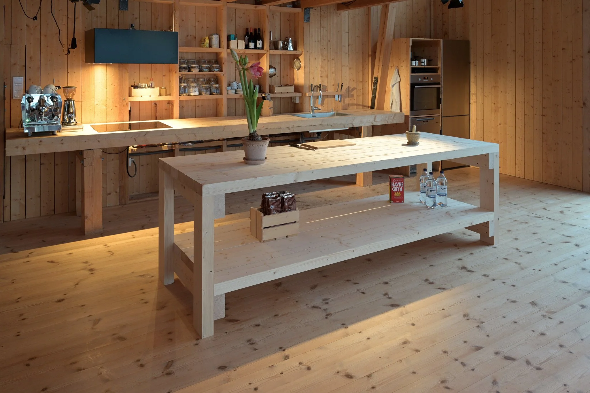 WorkingBench4.jpg