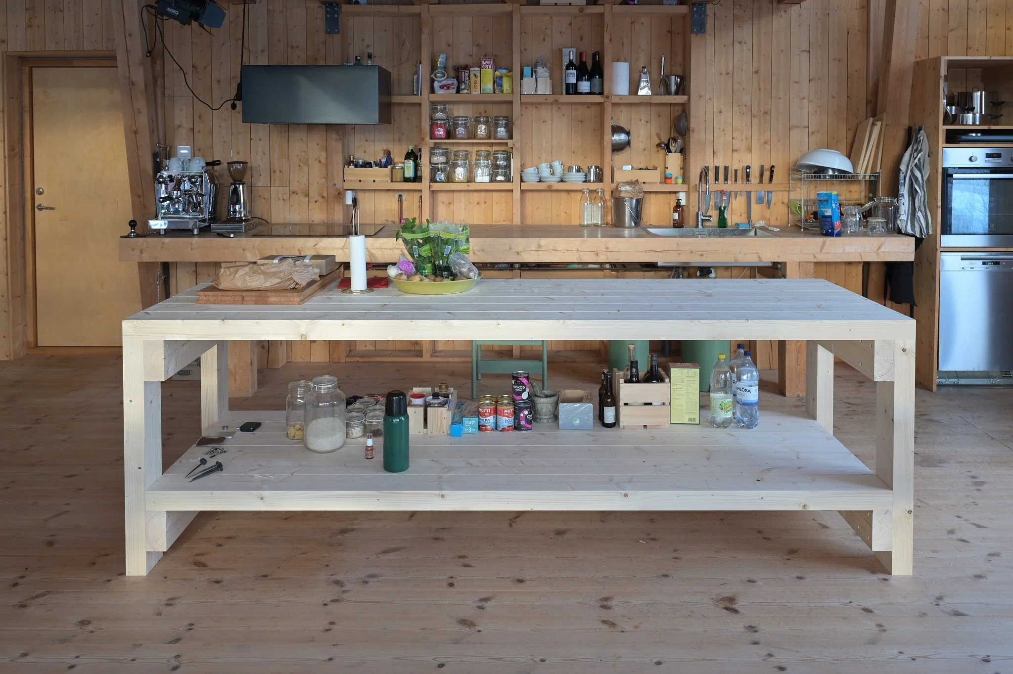 WorkingBench2.jpg