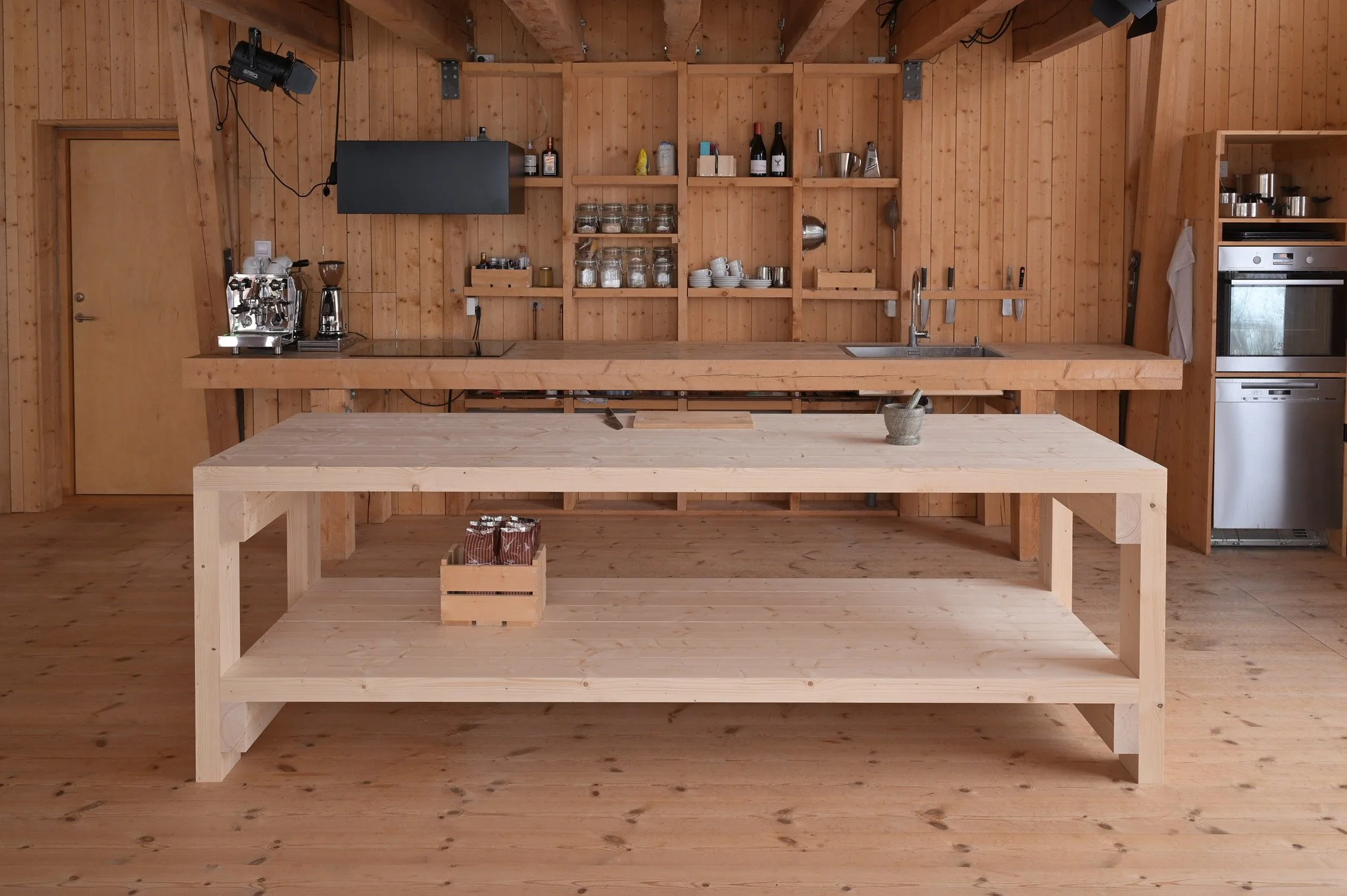 WorkingBench3.jpg