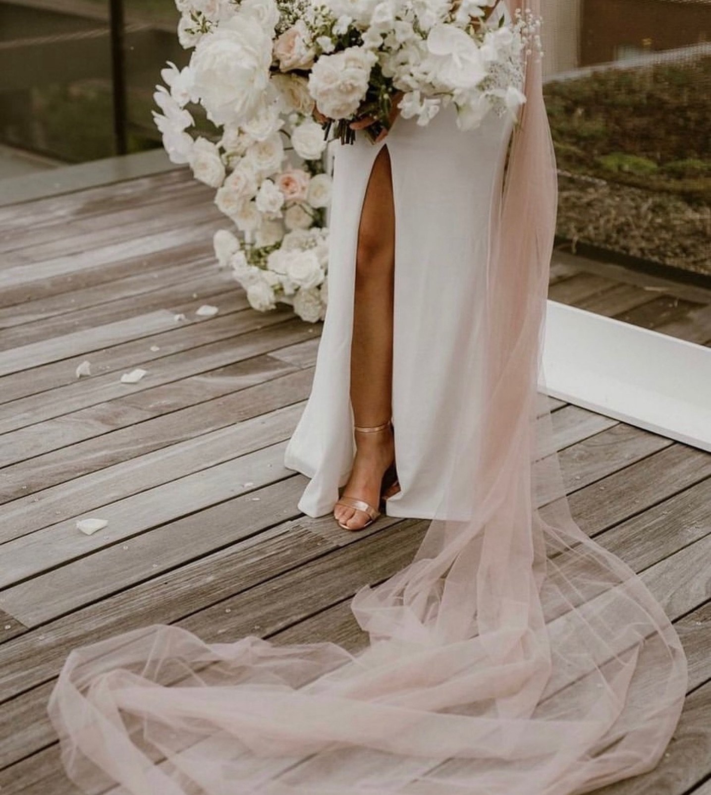 A shout out to all the non traditional brides and wow, just look at that veil!!!!
What ways are you making your wedding day spectacular and uniquely you???
Let us know in the comments - we want to hear about it.
#FeelGoodWeddings #AustralianWeddings 