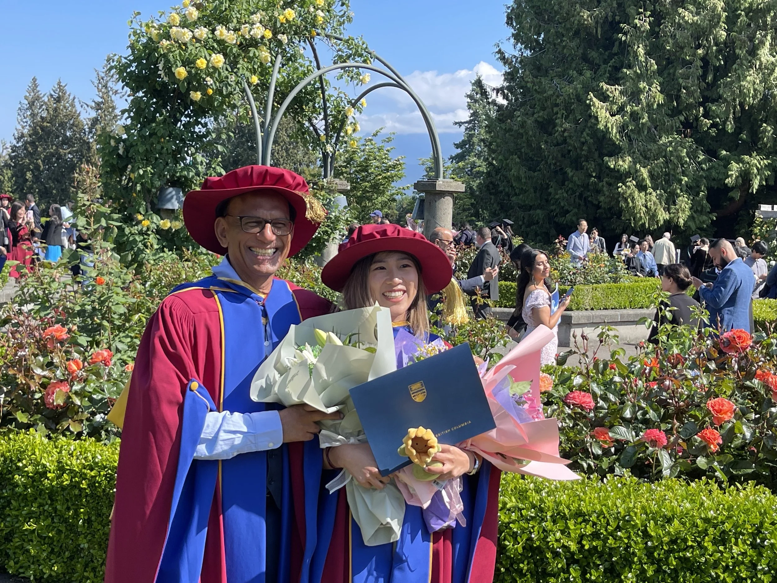 Rui-Grad Lab Photo-2.jpg