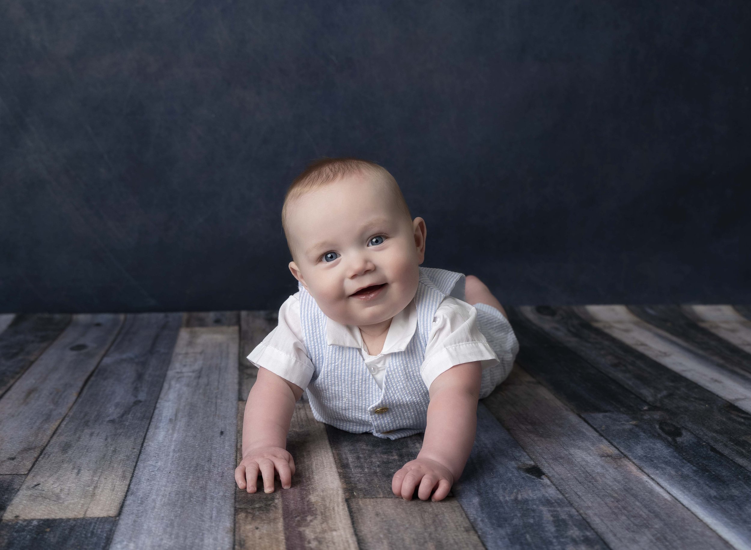 6-month-milestone-sitter-session-omaha-photographer-Images-by-christine-m